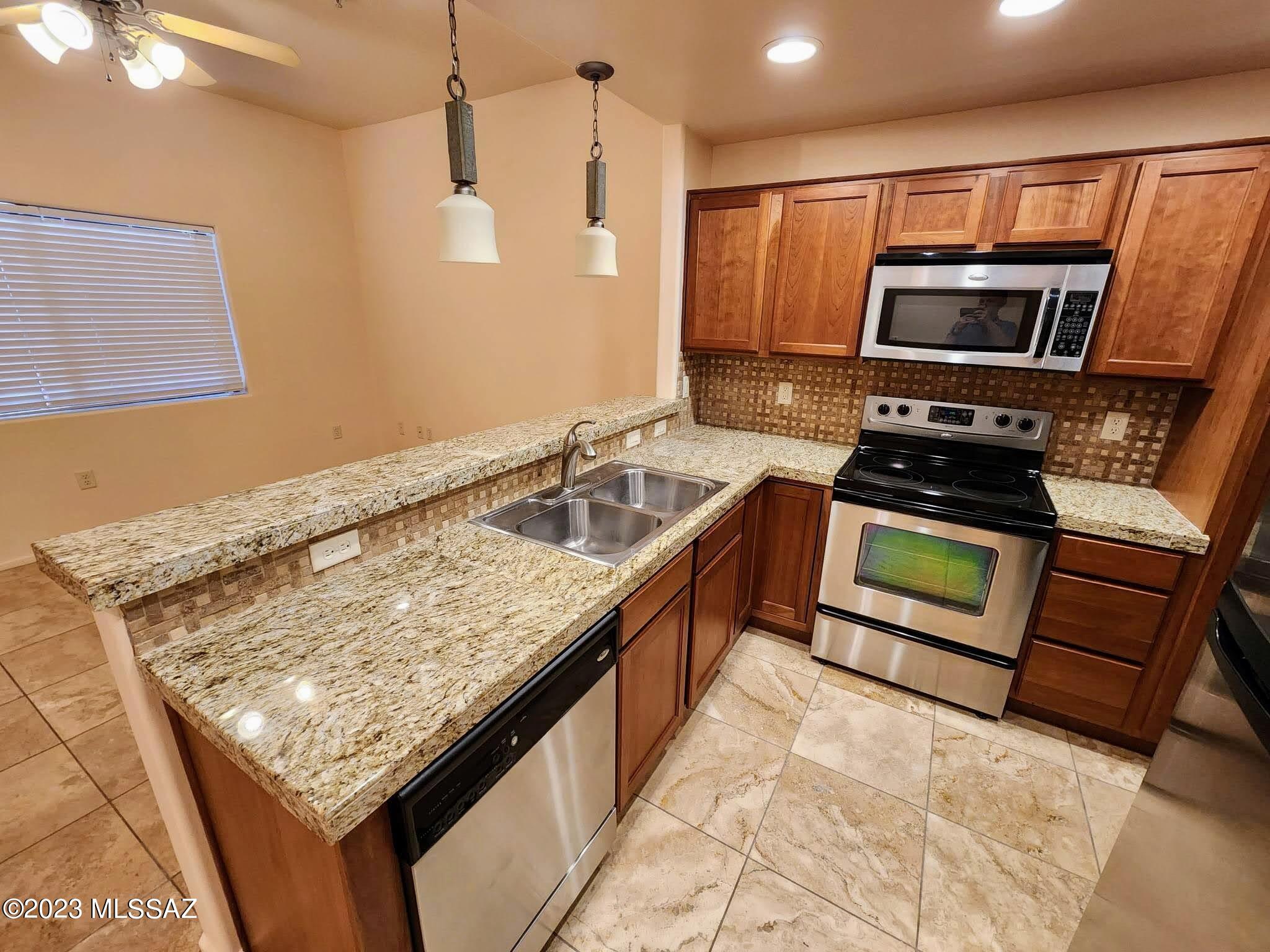 2016 E River Road Unit: 101