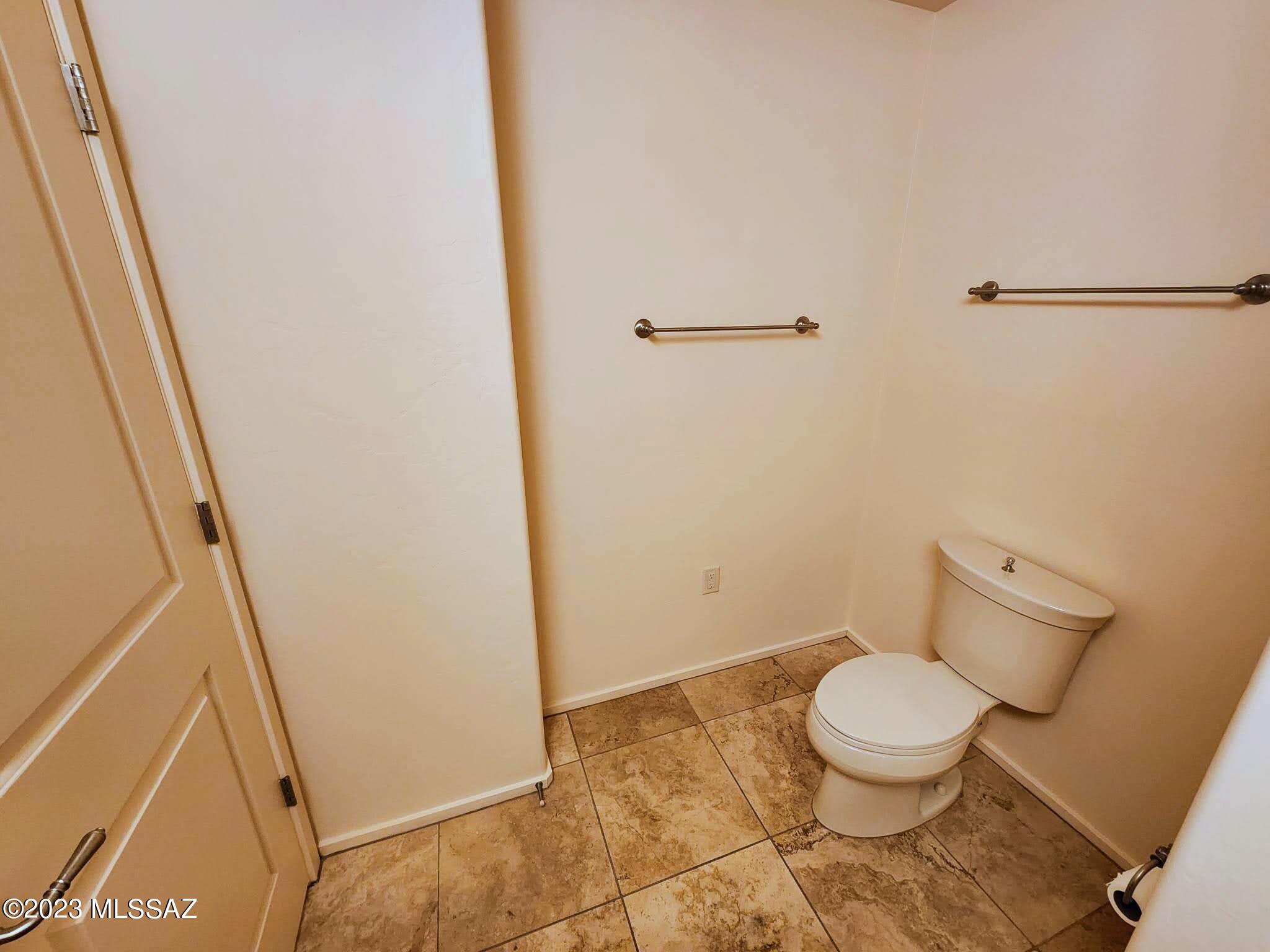 2016 E River Road Unit: 101