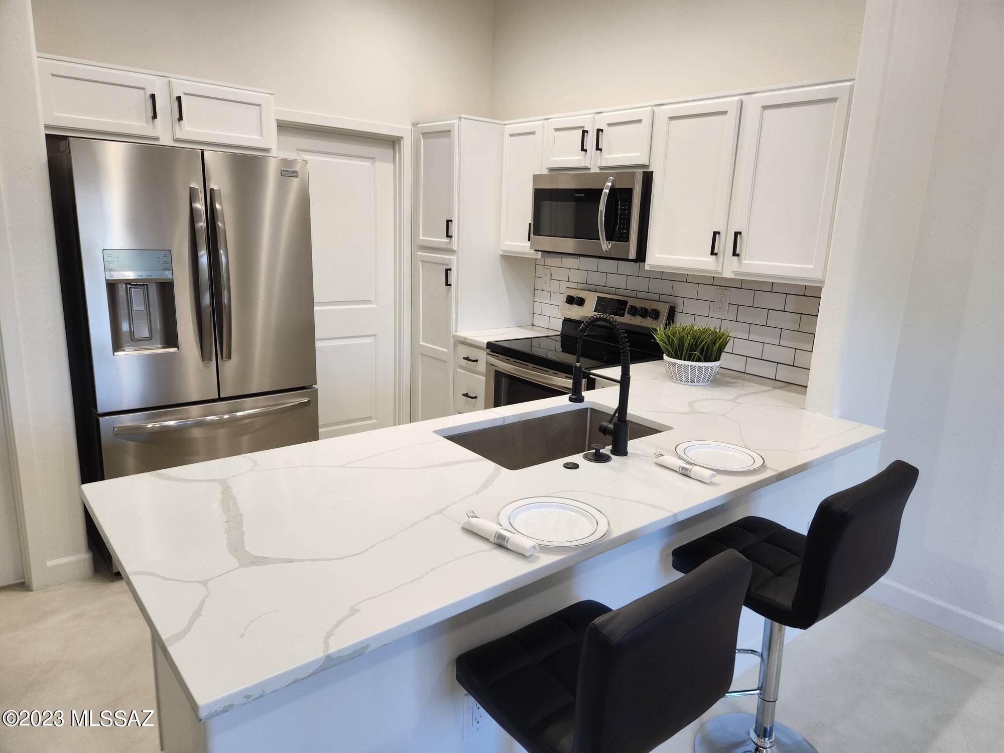 2010 E River Road Unit: 204
