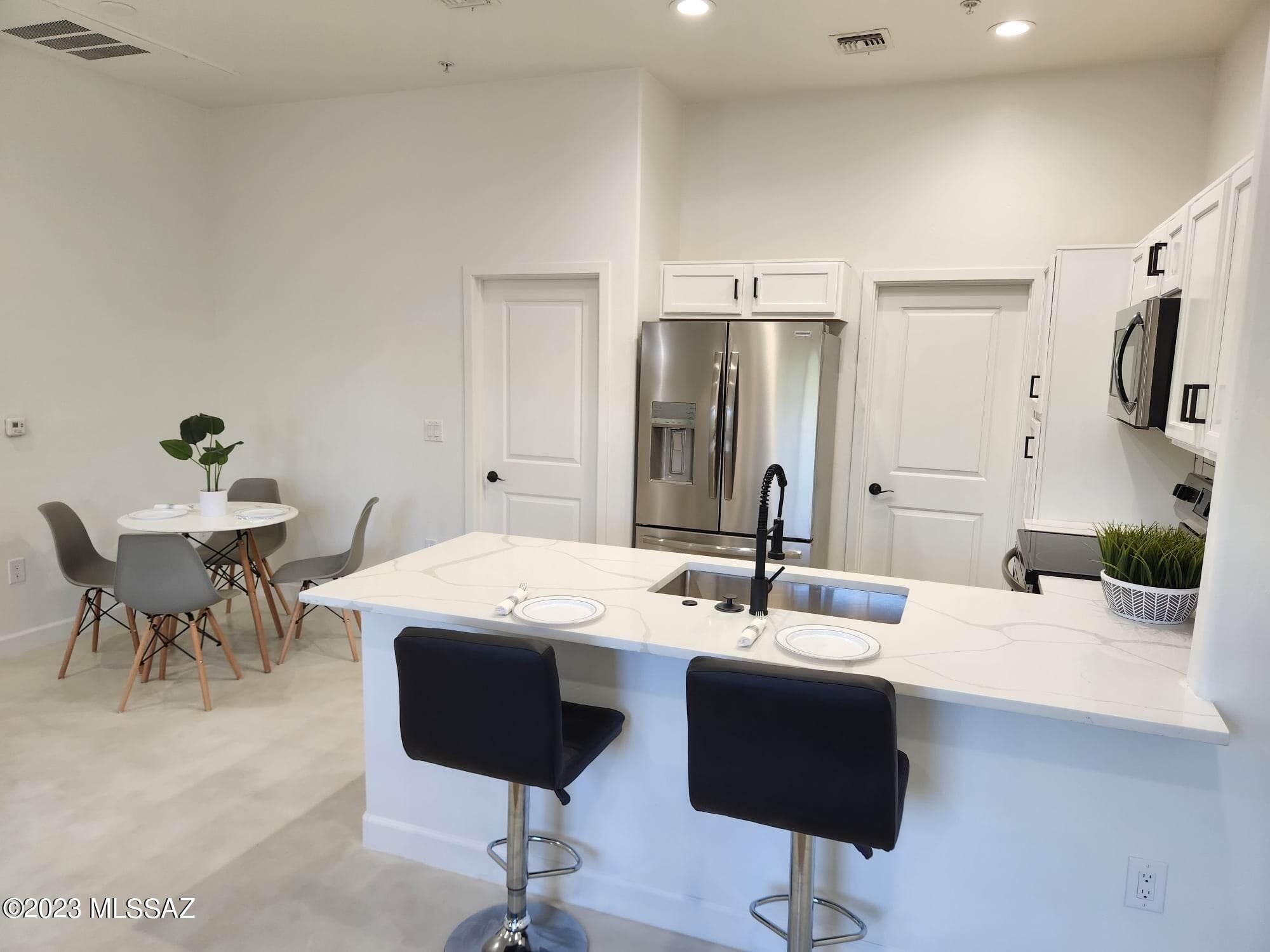 2010 E River Road Unit: 204