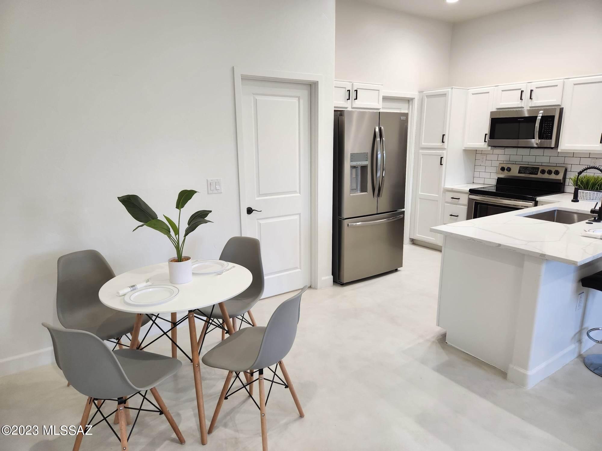 2010 E River Road Unit: 204