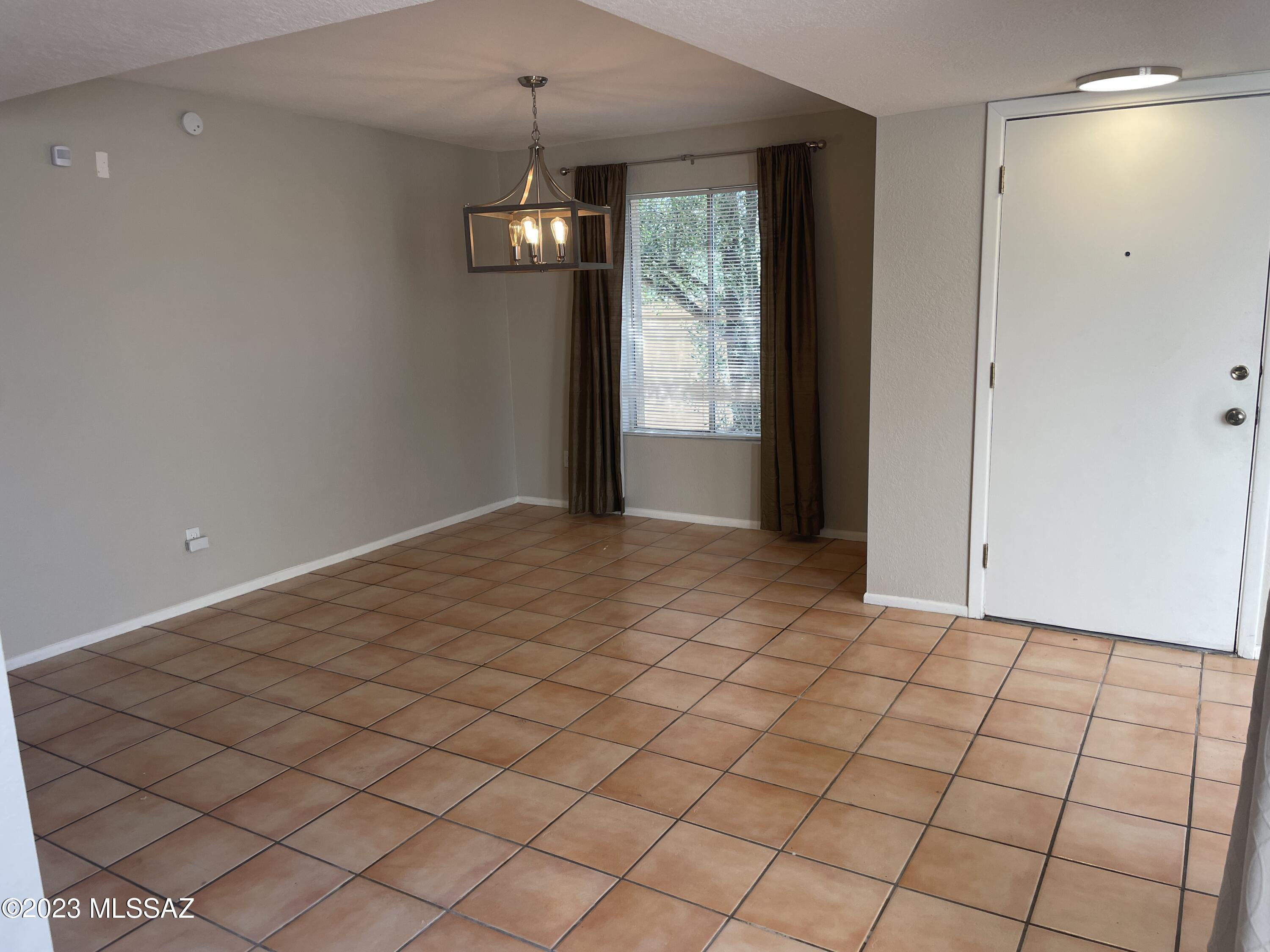 2031 N Camino Alicante