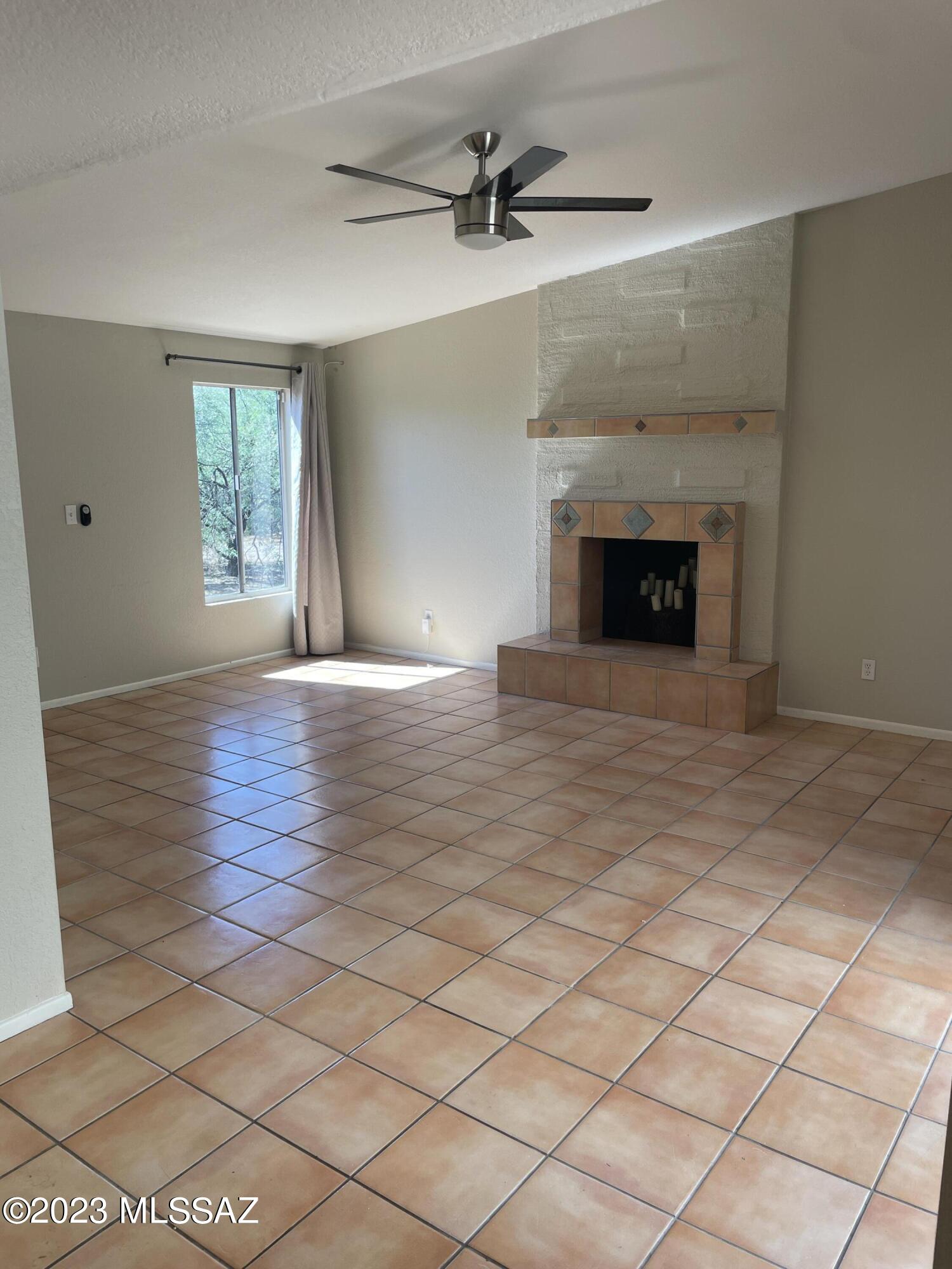 2031 N Camino Alicante
