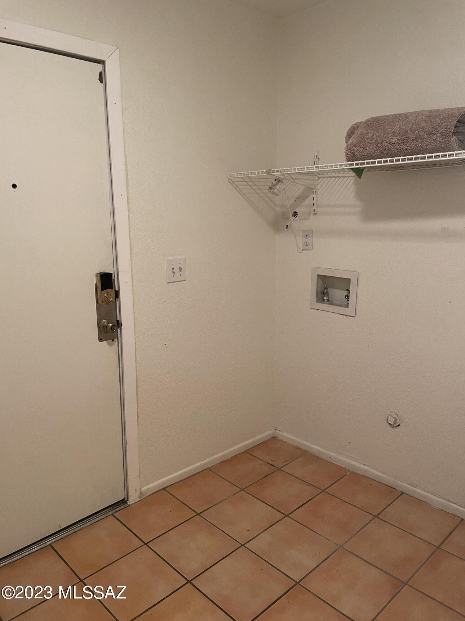 2031 N Camino Alicante