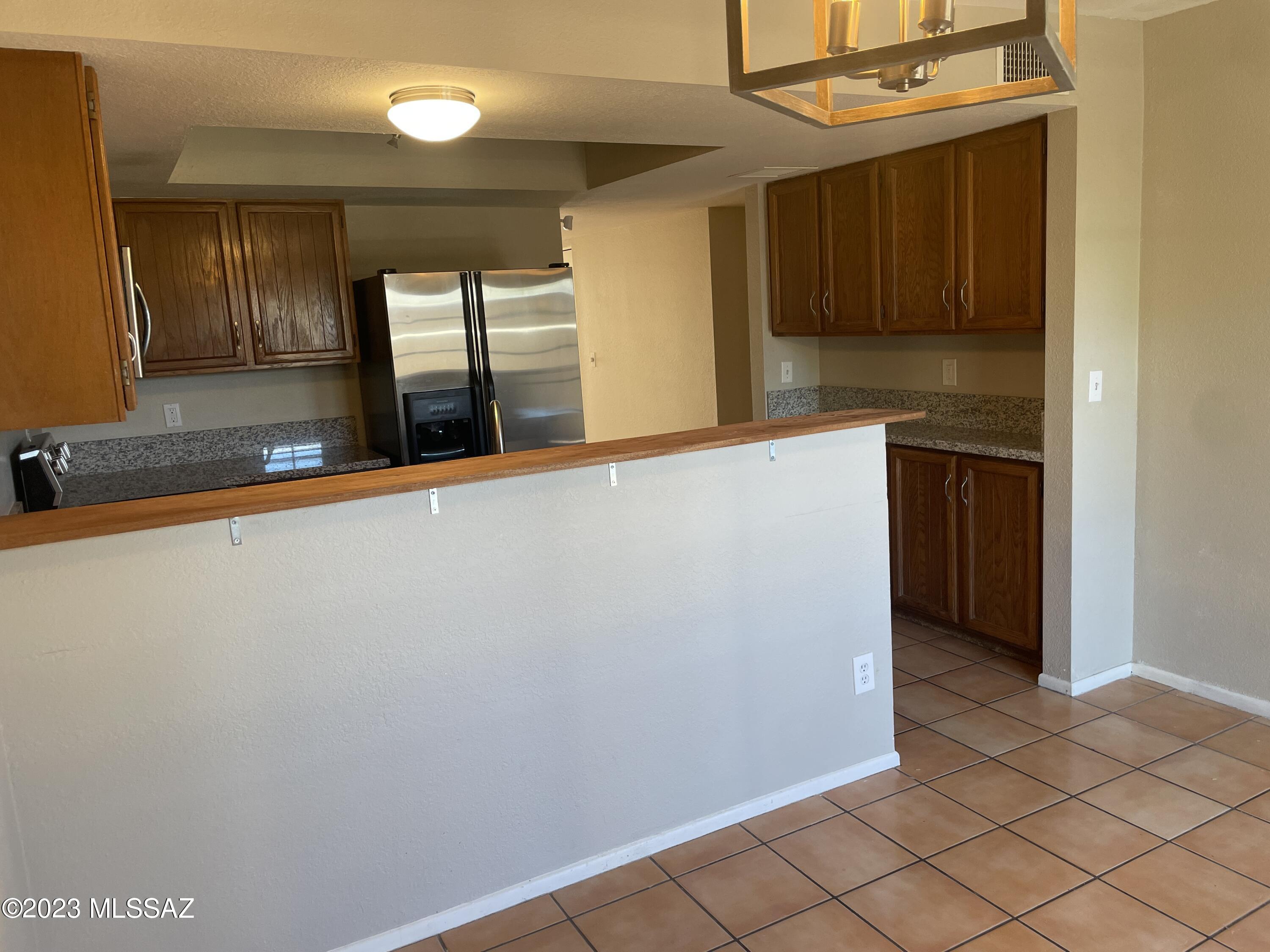 2031 N Camino Alicante