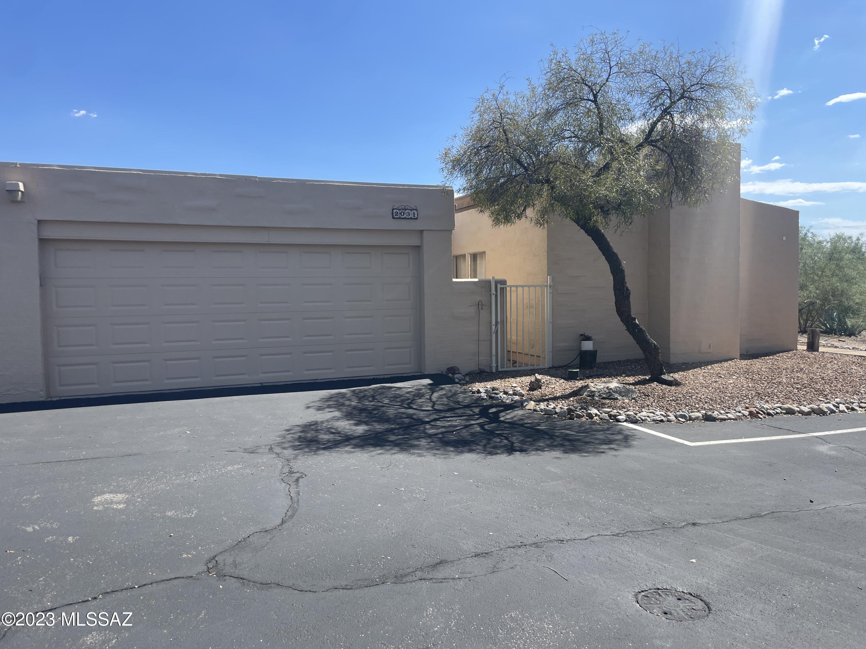 2031 N Camino Alicante