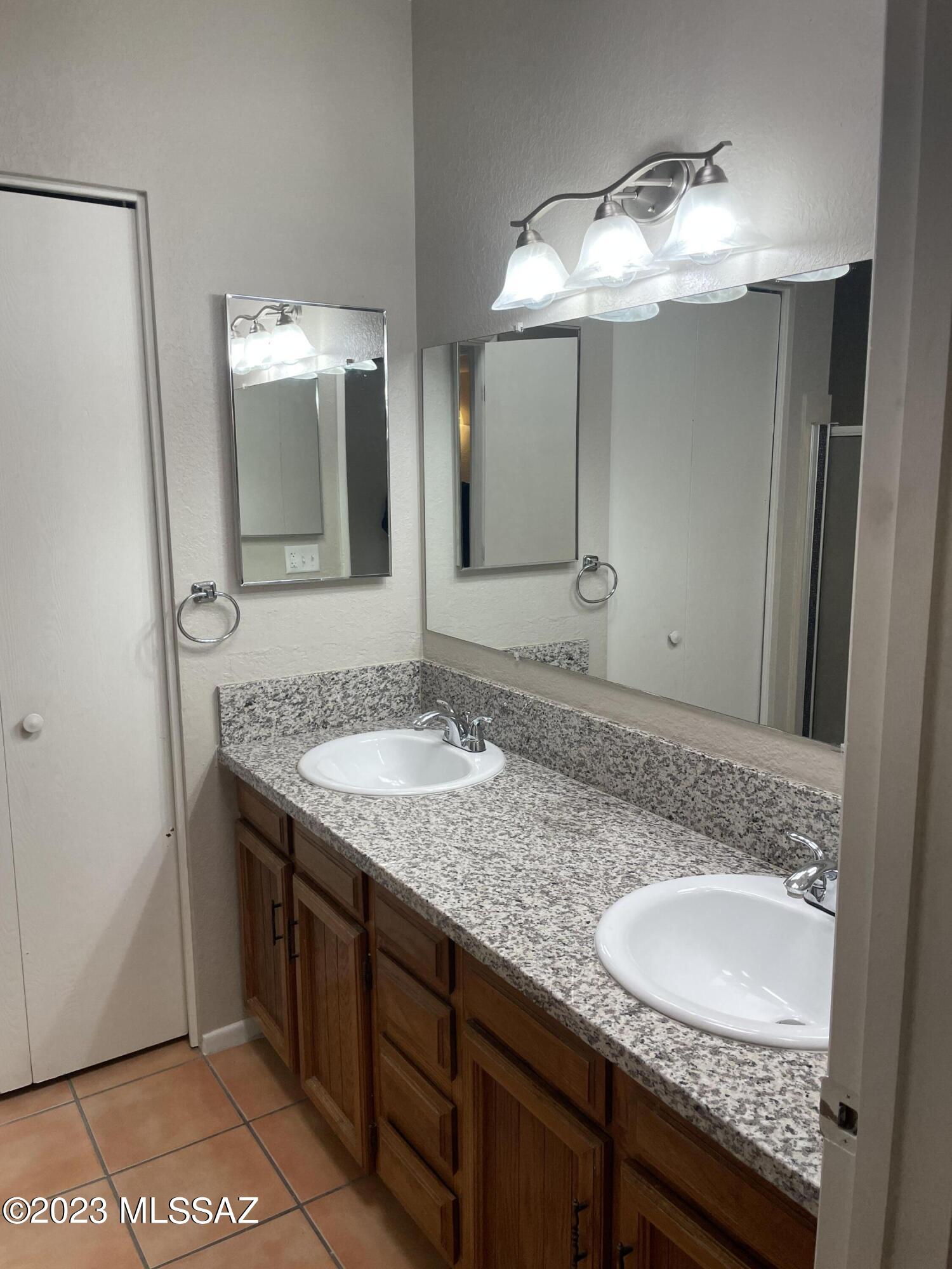 2031 N Camino Alicante