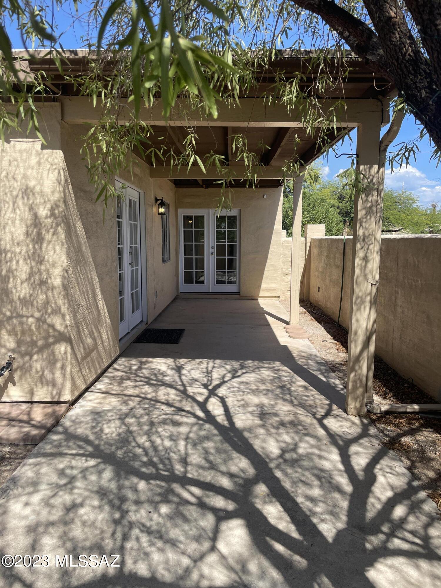 2031 N Camino Alicante