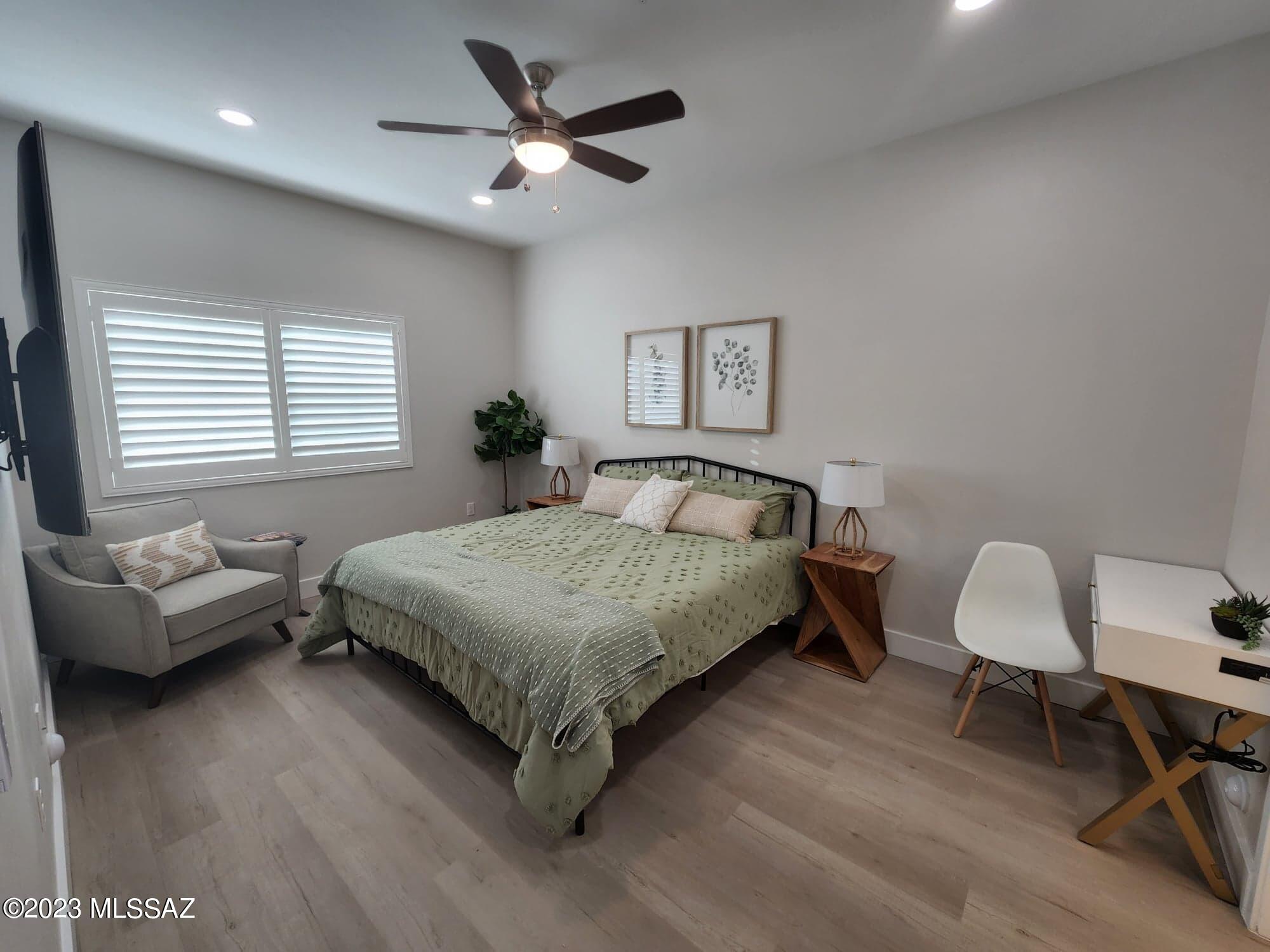 2032 E River Road Unit: 200