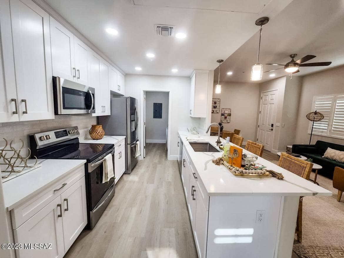 2032 E River Road Unit: 200