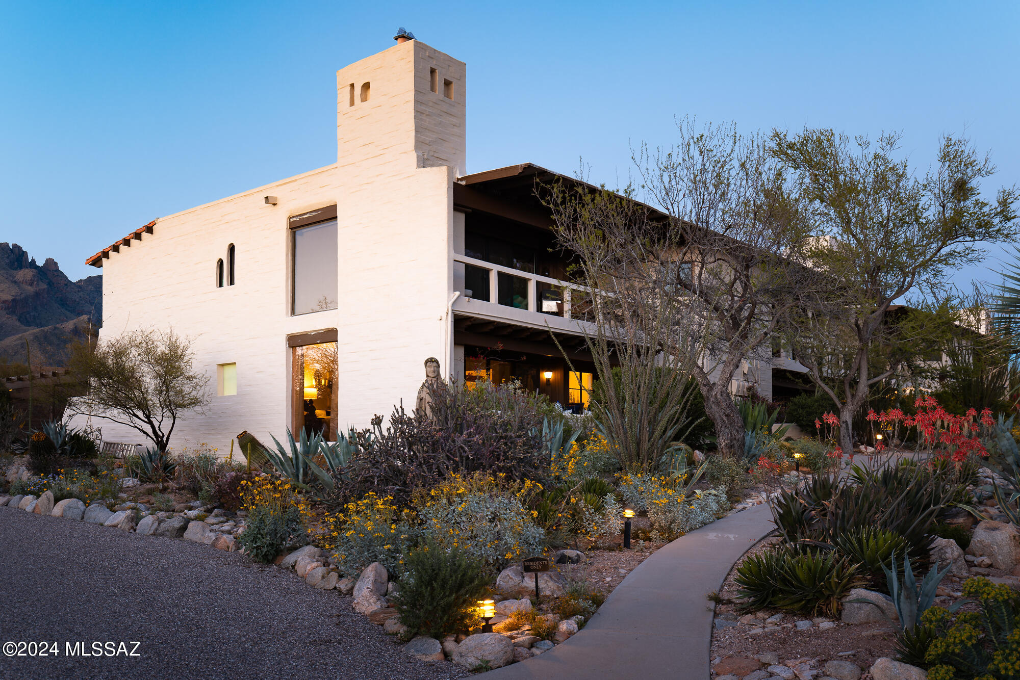 2600 E Skyline Drive 9