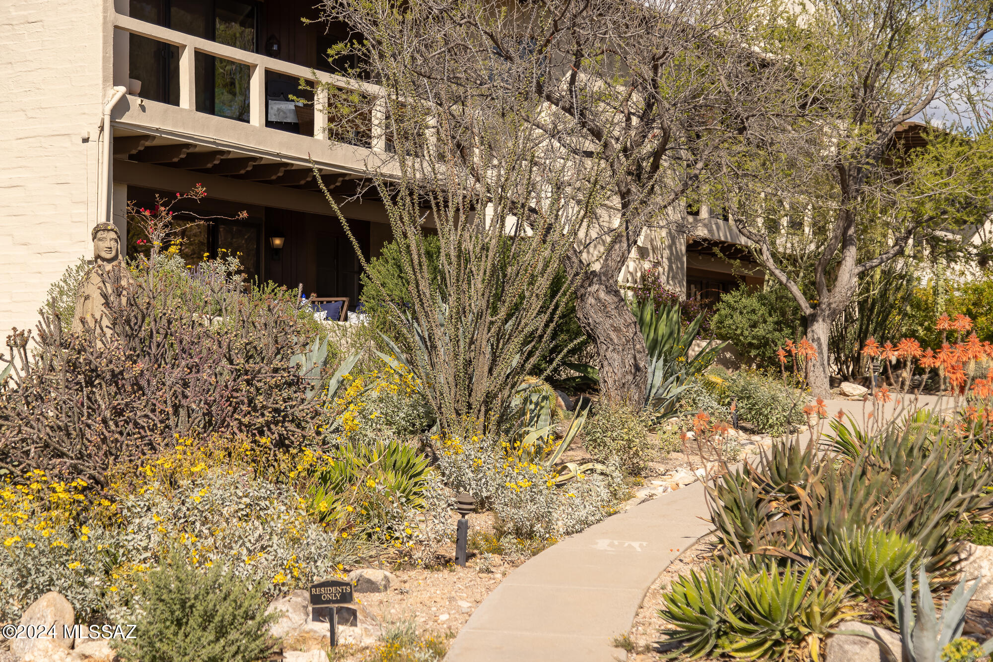 2600 E Skyline Drive 9
