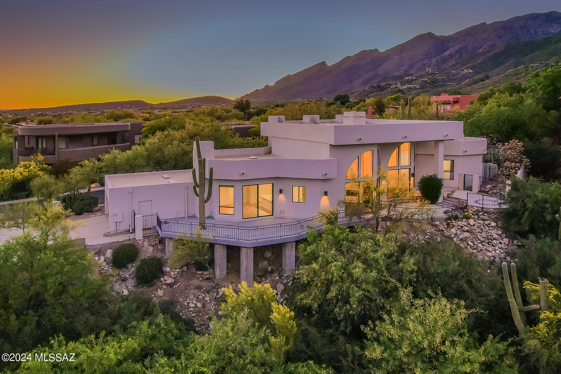 6212 N Desert Moon Loop