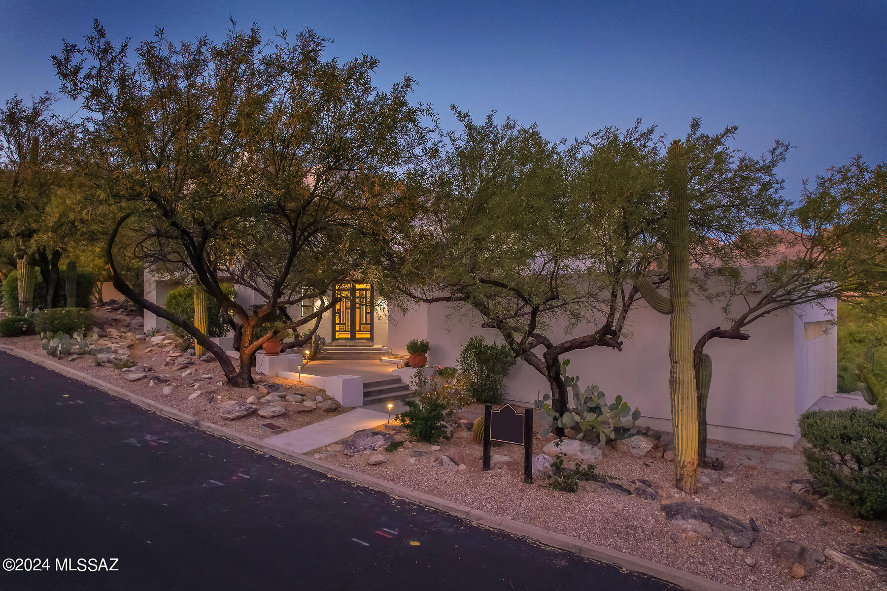 6212 N Desert Moon Loop