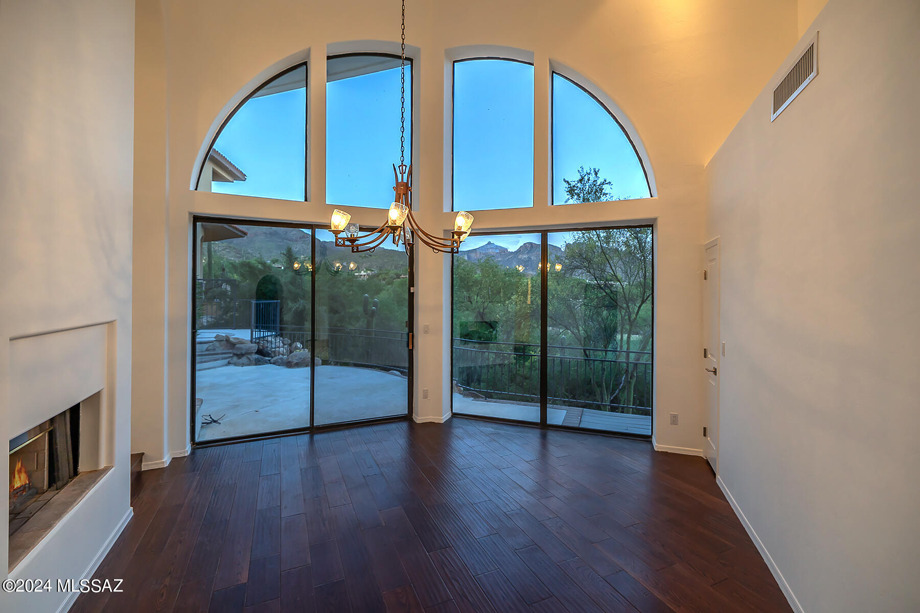 6212 N Desert Moon Loop