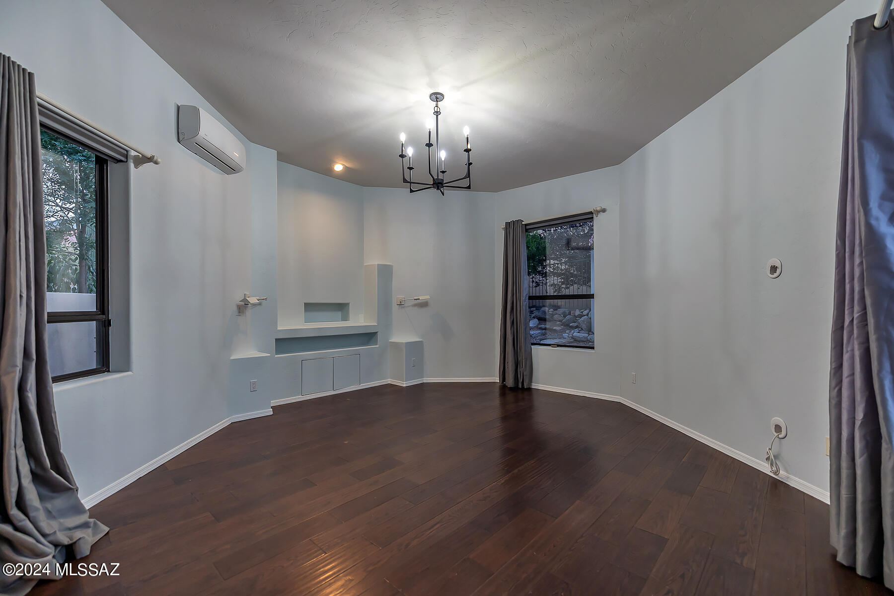 6212 N Desert Moon Loop