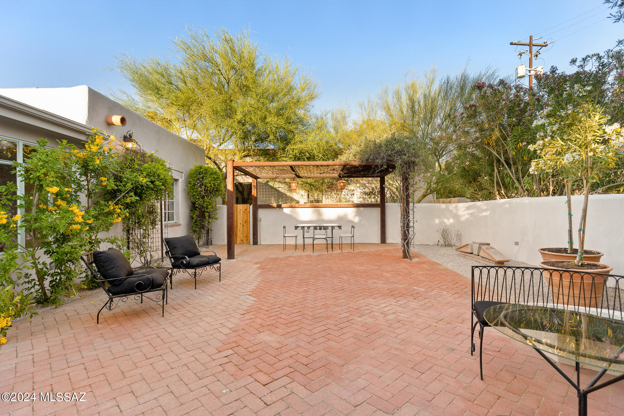 3806 E Calle Cortez