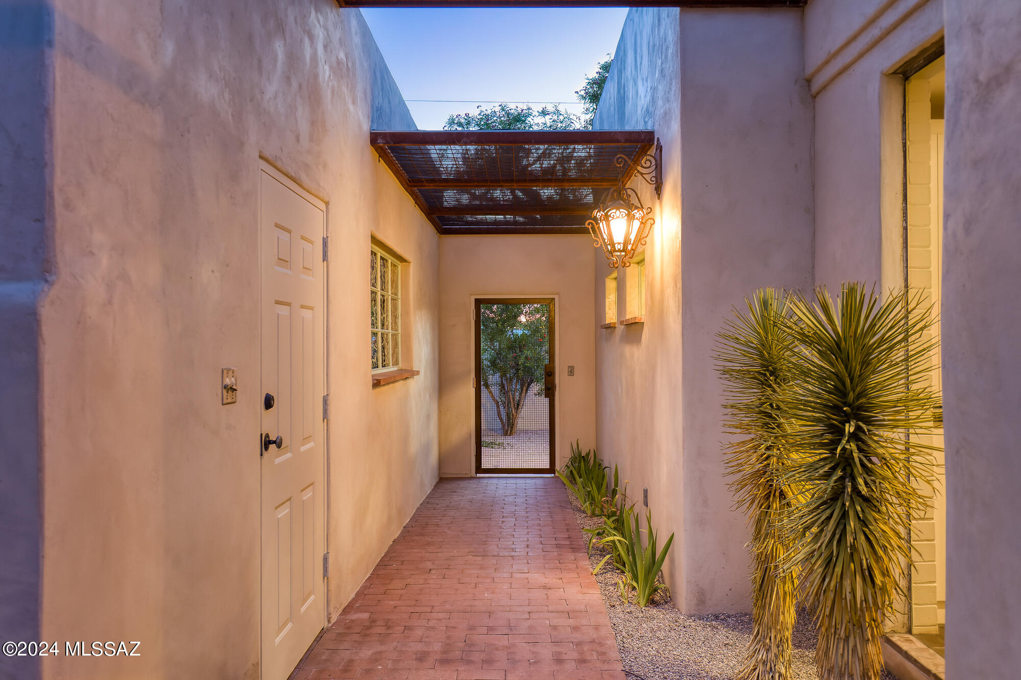 3806 E Calle Cortez