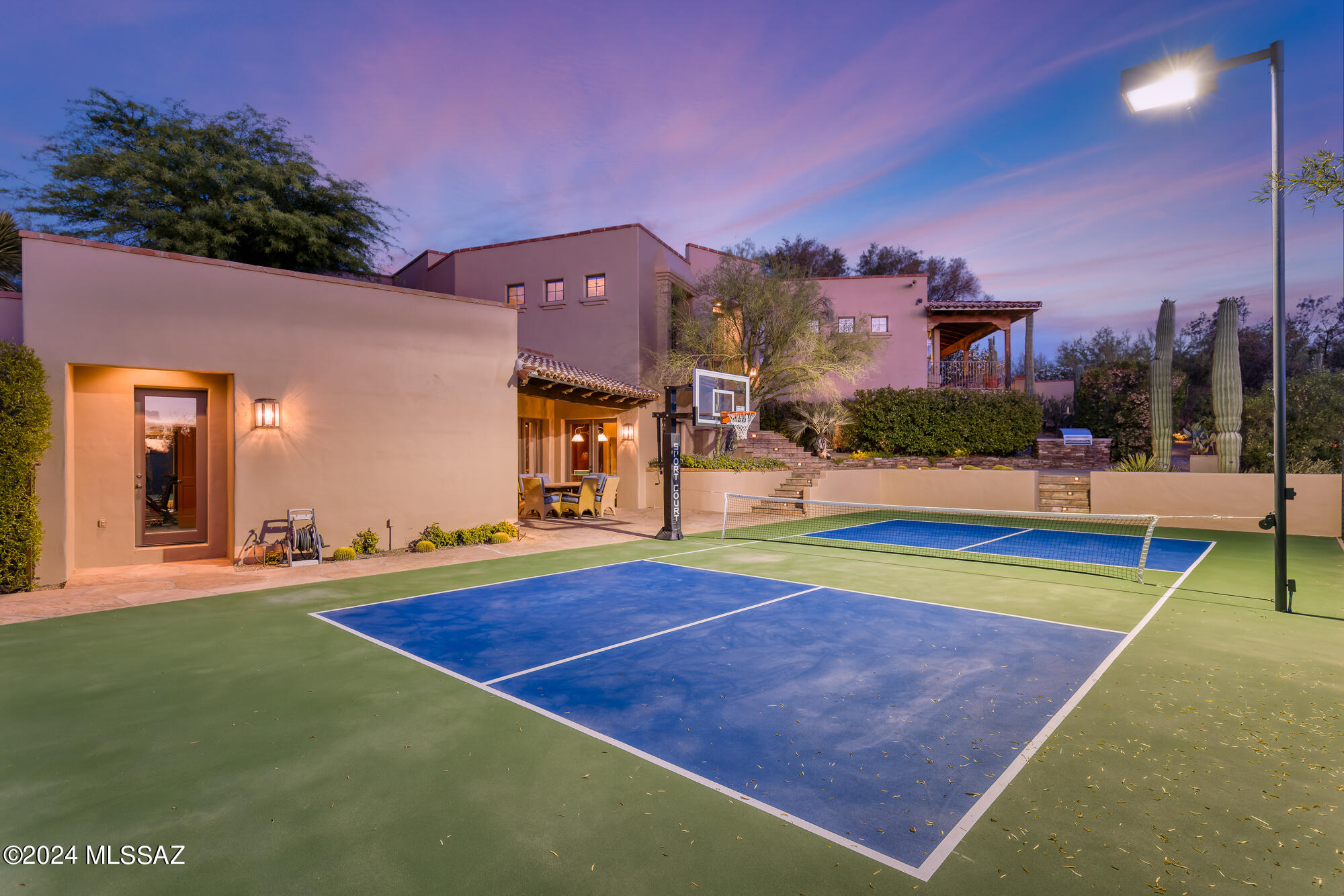4919 N La Lomita