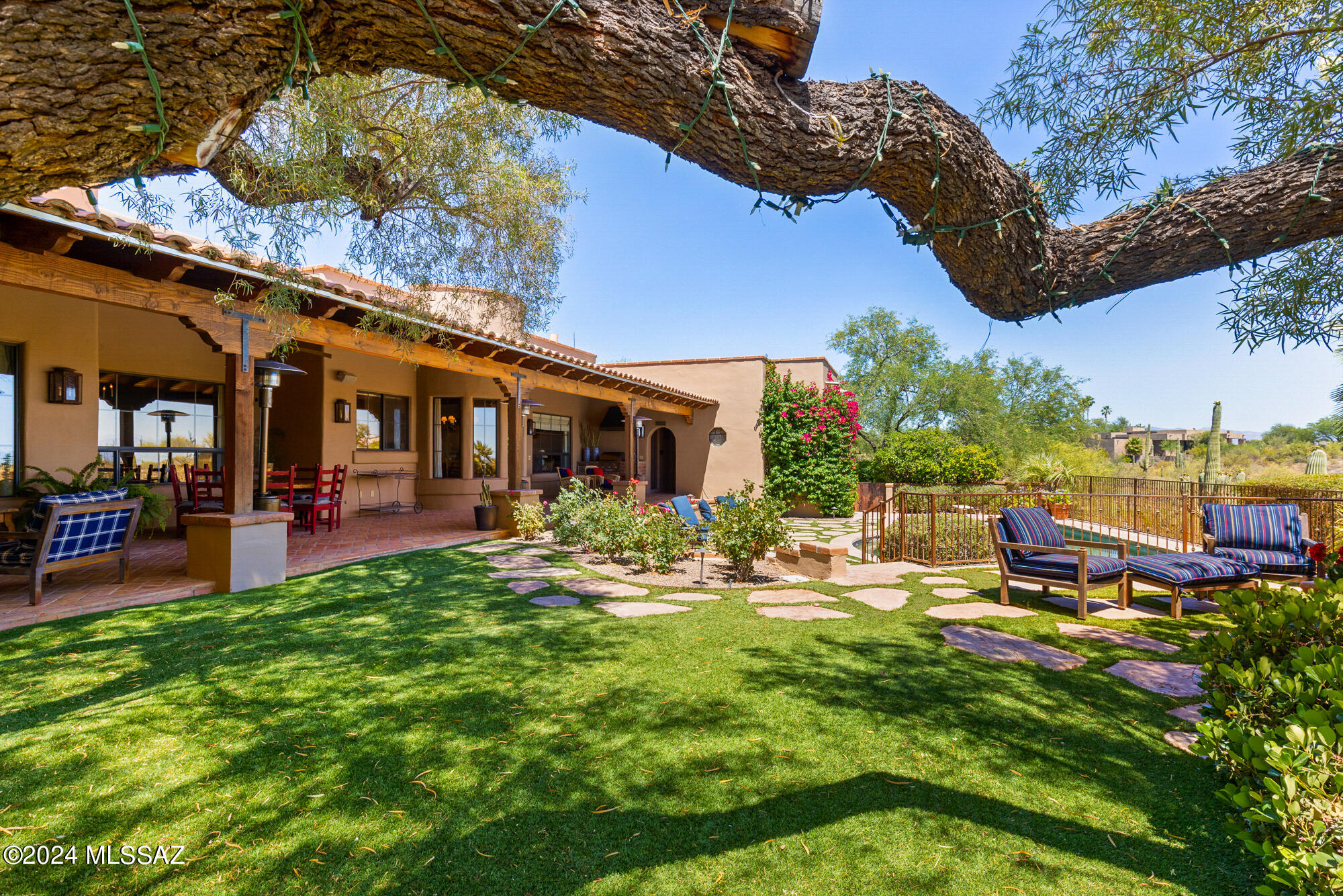 4919 N La Lomita