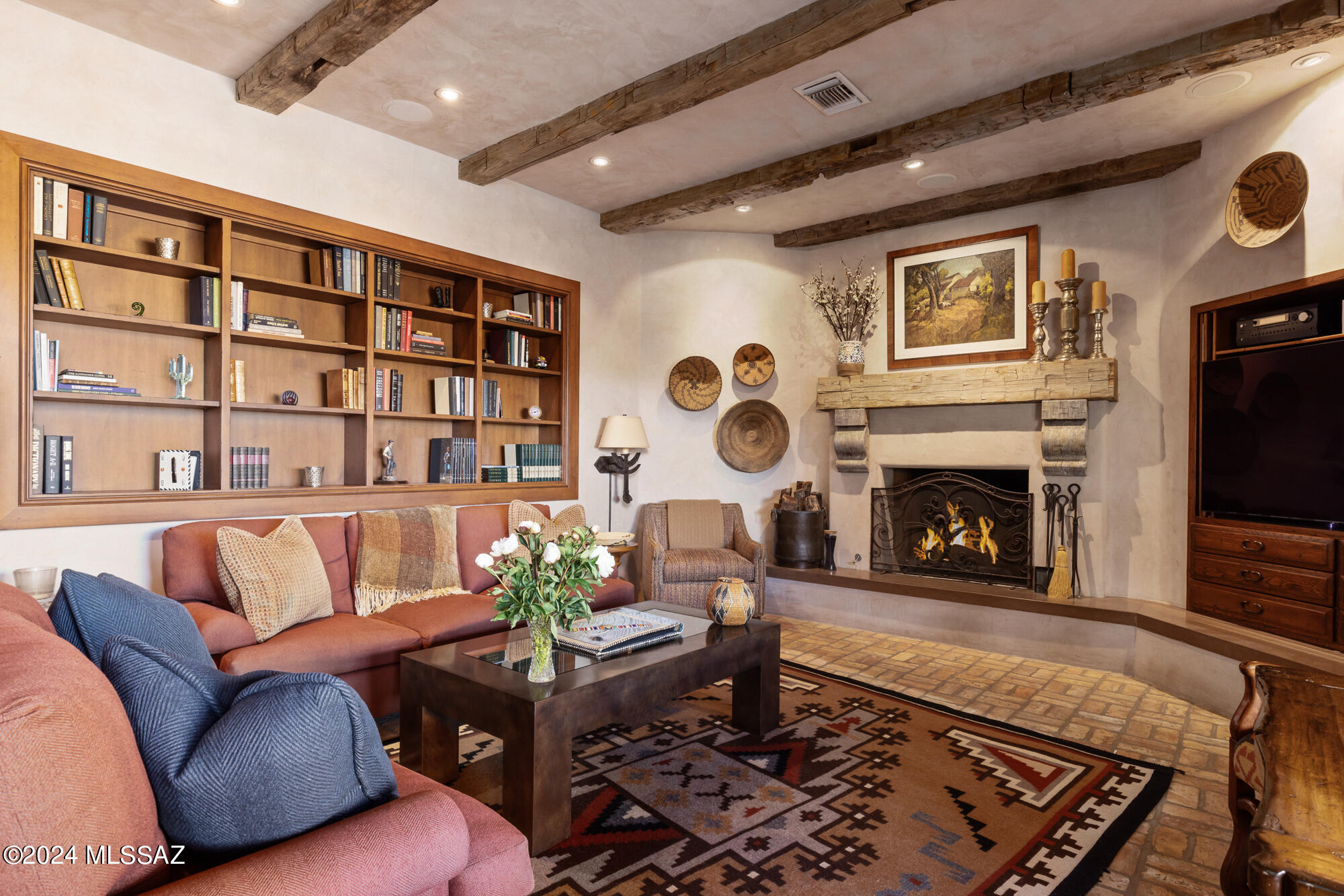 4919 N La Lomita