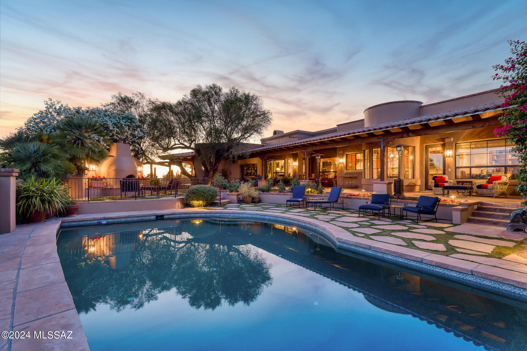 4919 N La Lomita