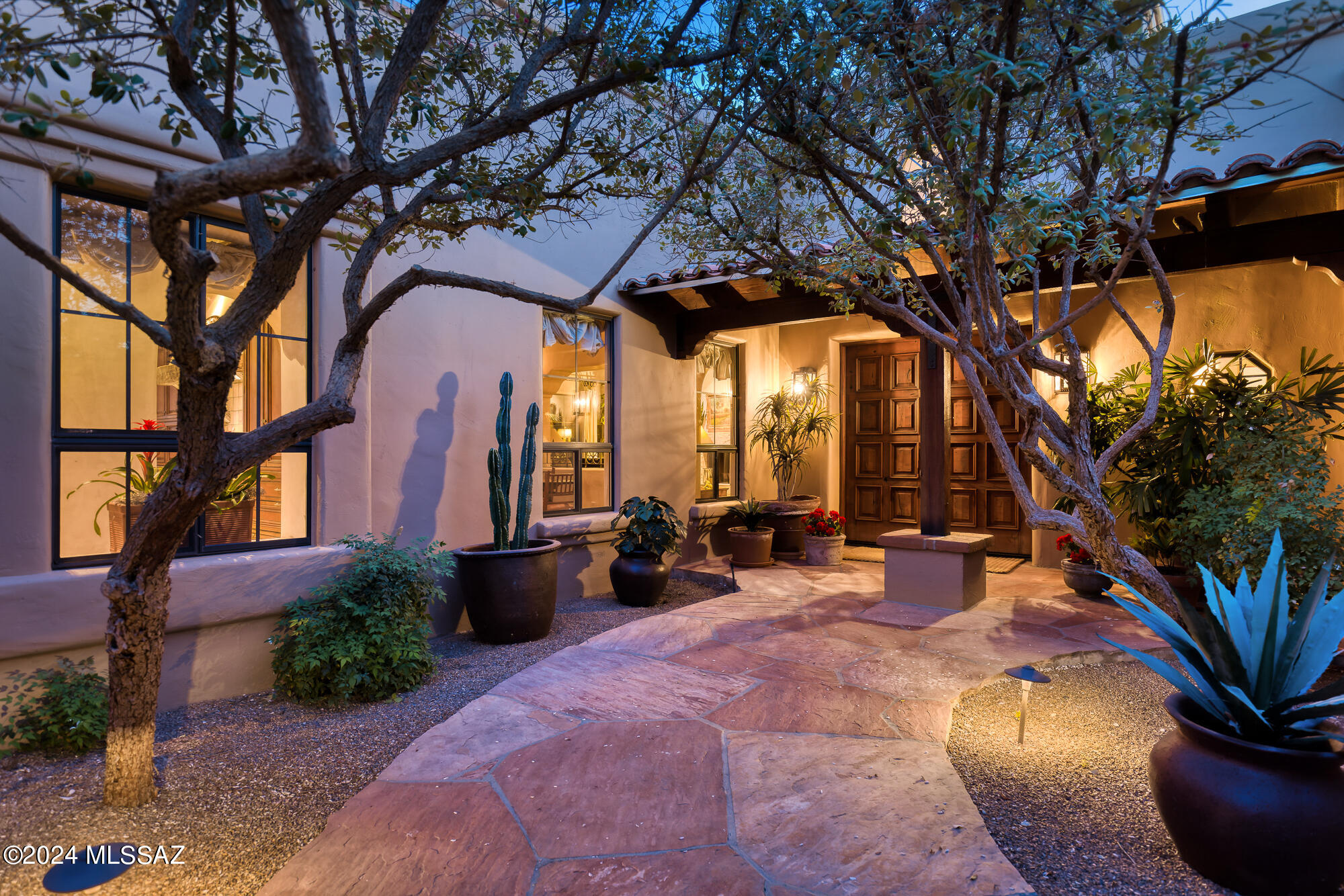 4919 N La Lomita