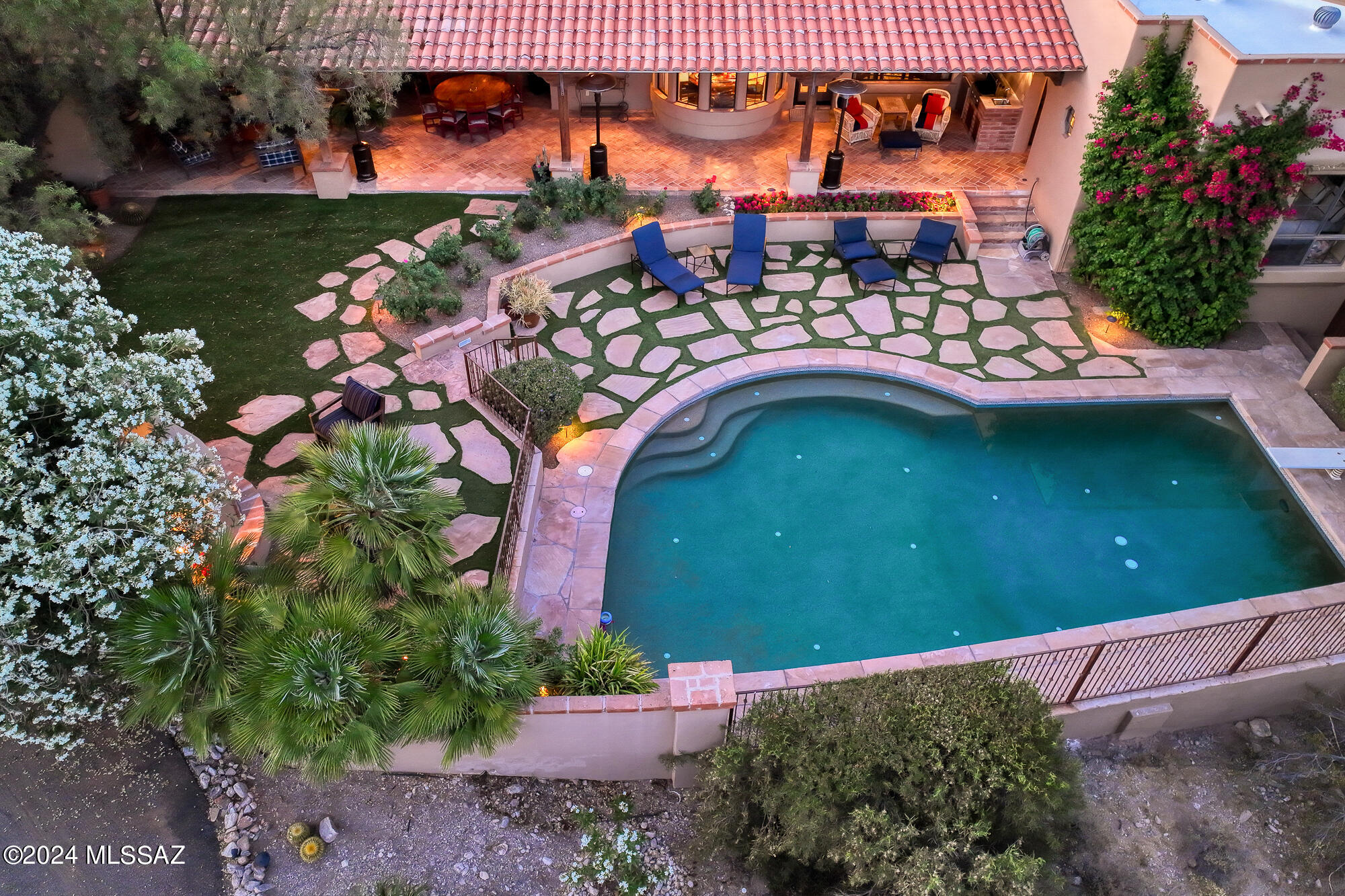 4919 N La Lomita