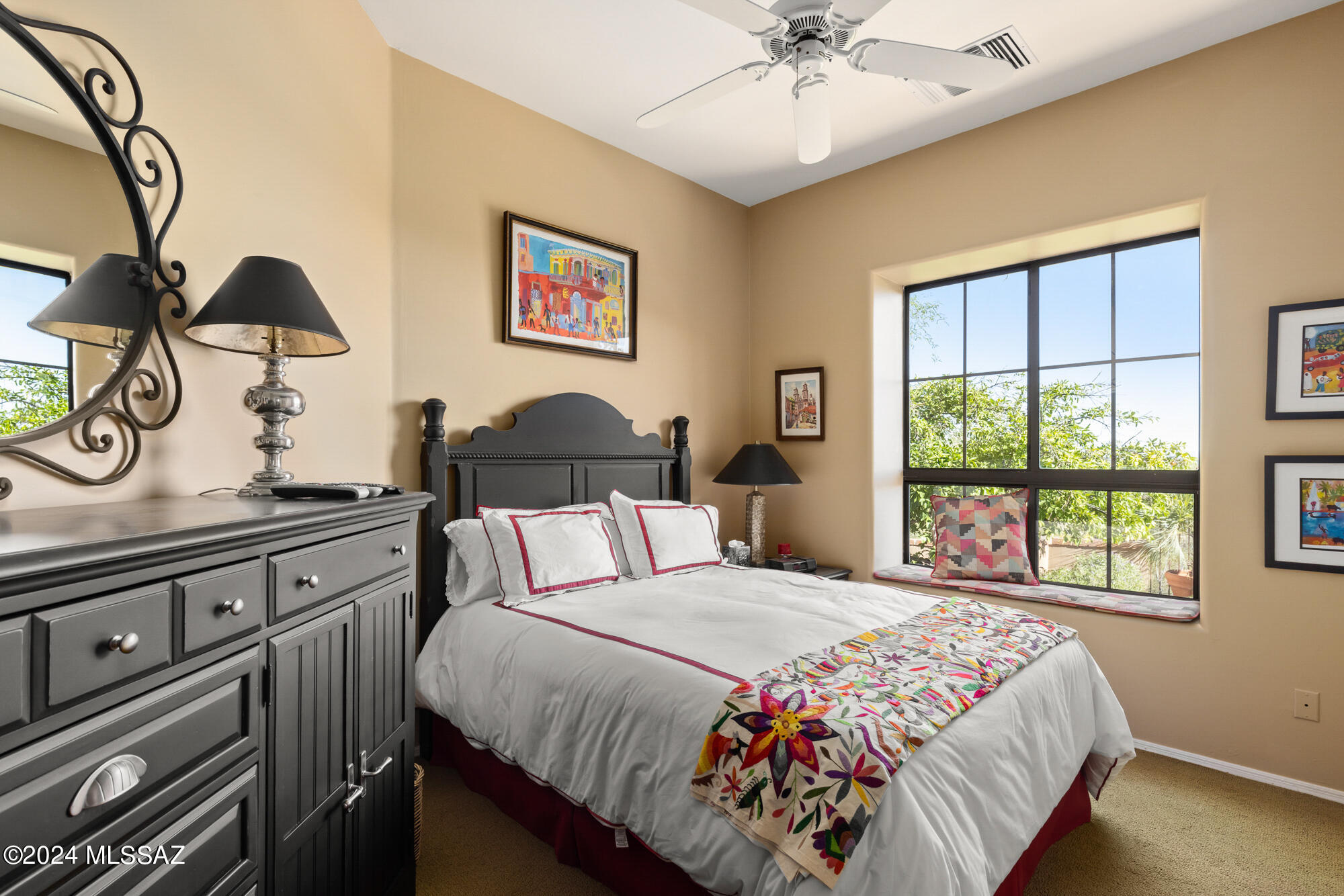 4919 N La Lomita