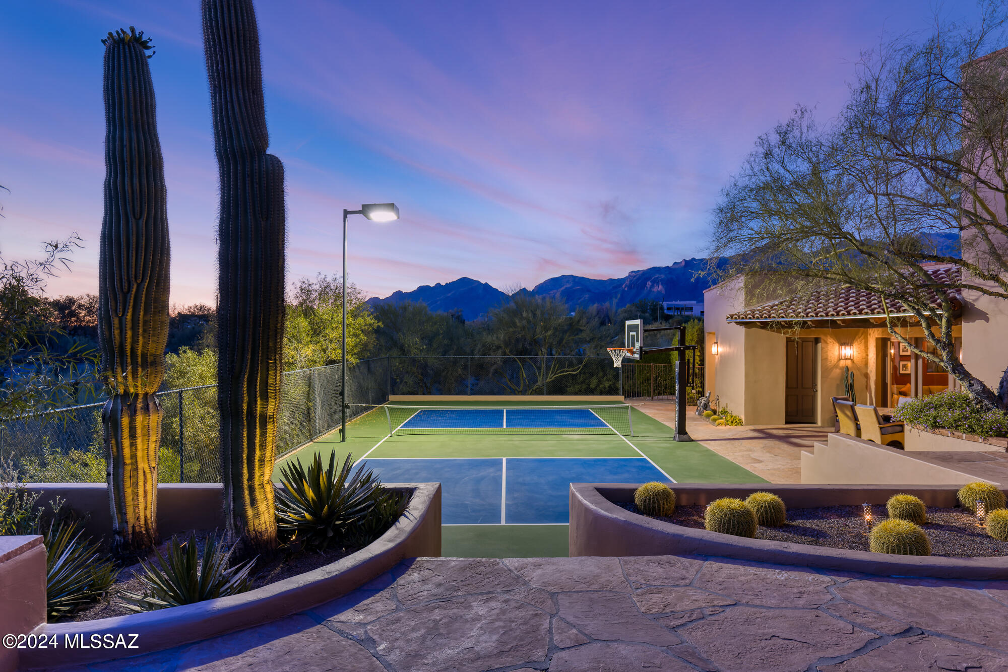 4919 N La Lomita