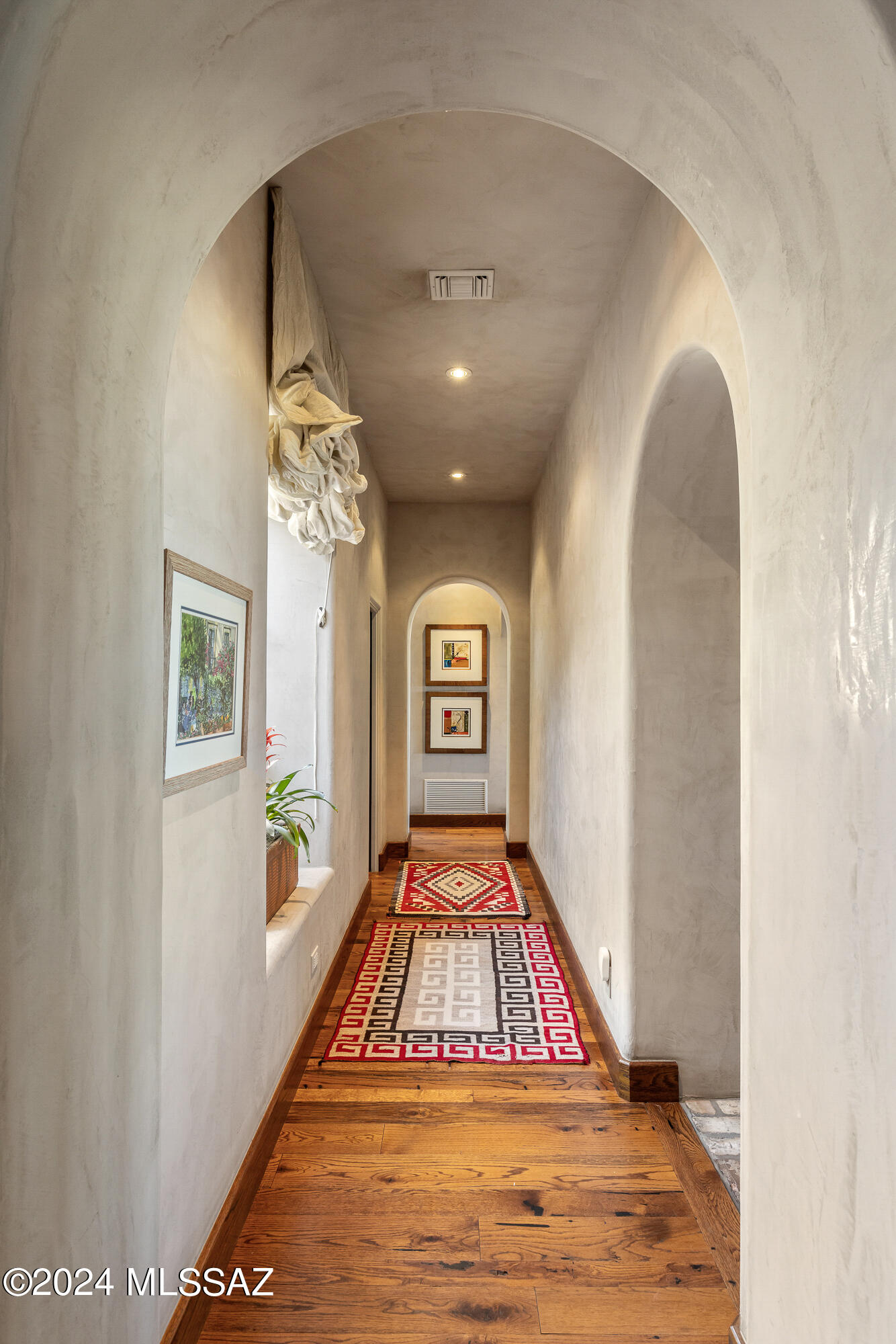 4919 N La Lomita