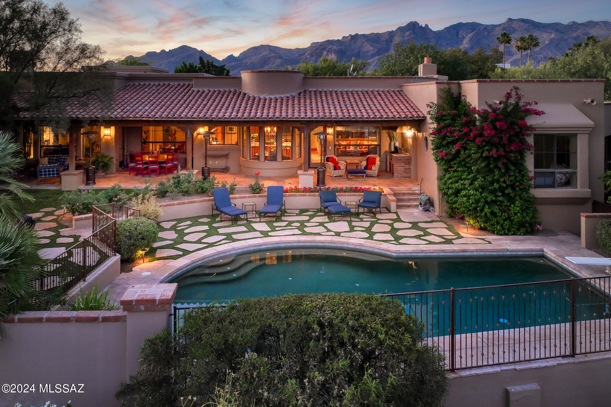 4919 N La Lomita