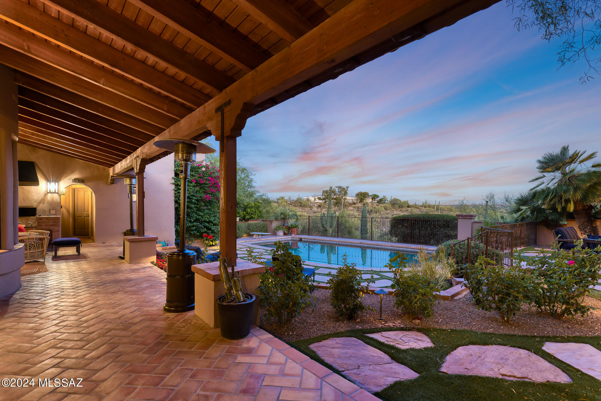 4919 N La Lomita