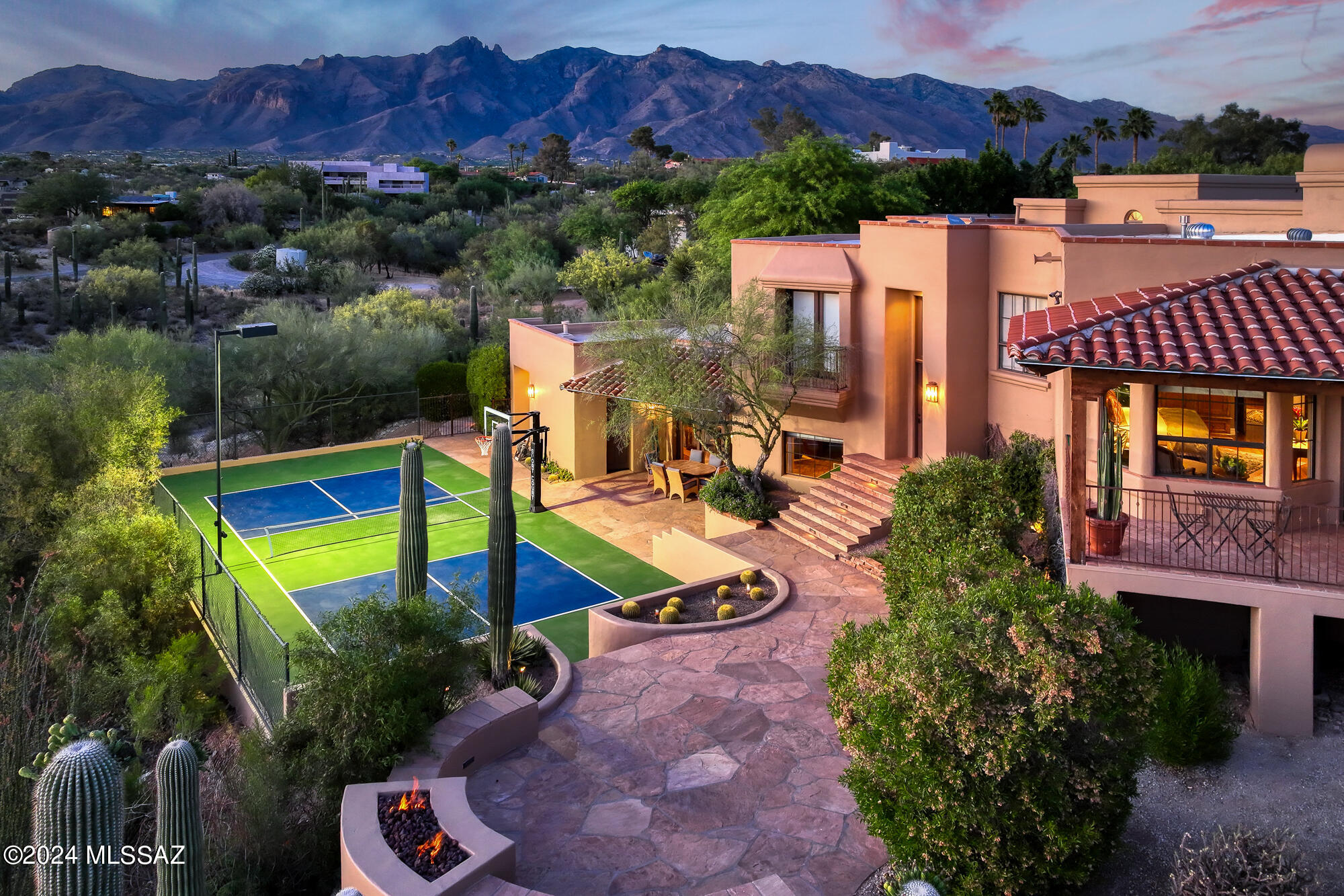 4919 N La Lomita