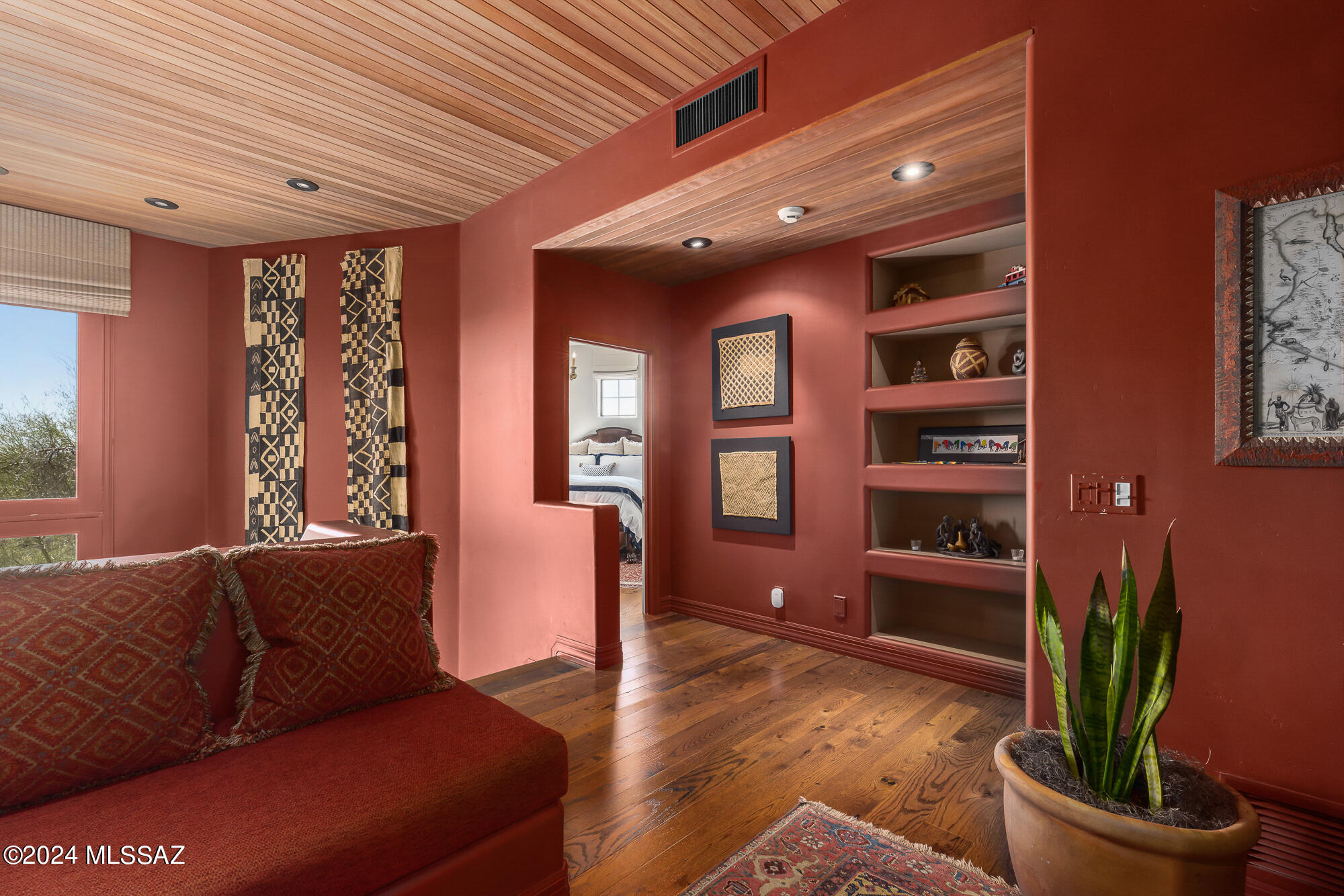 4919 N La Lomita