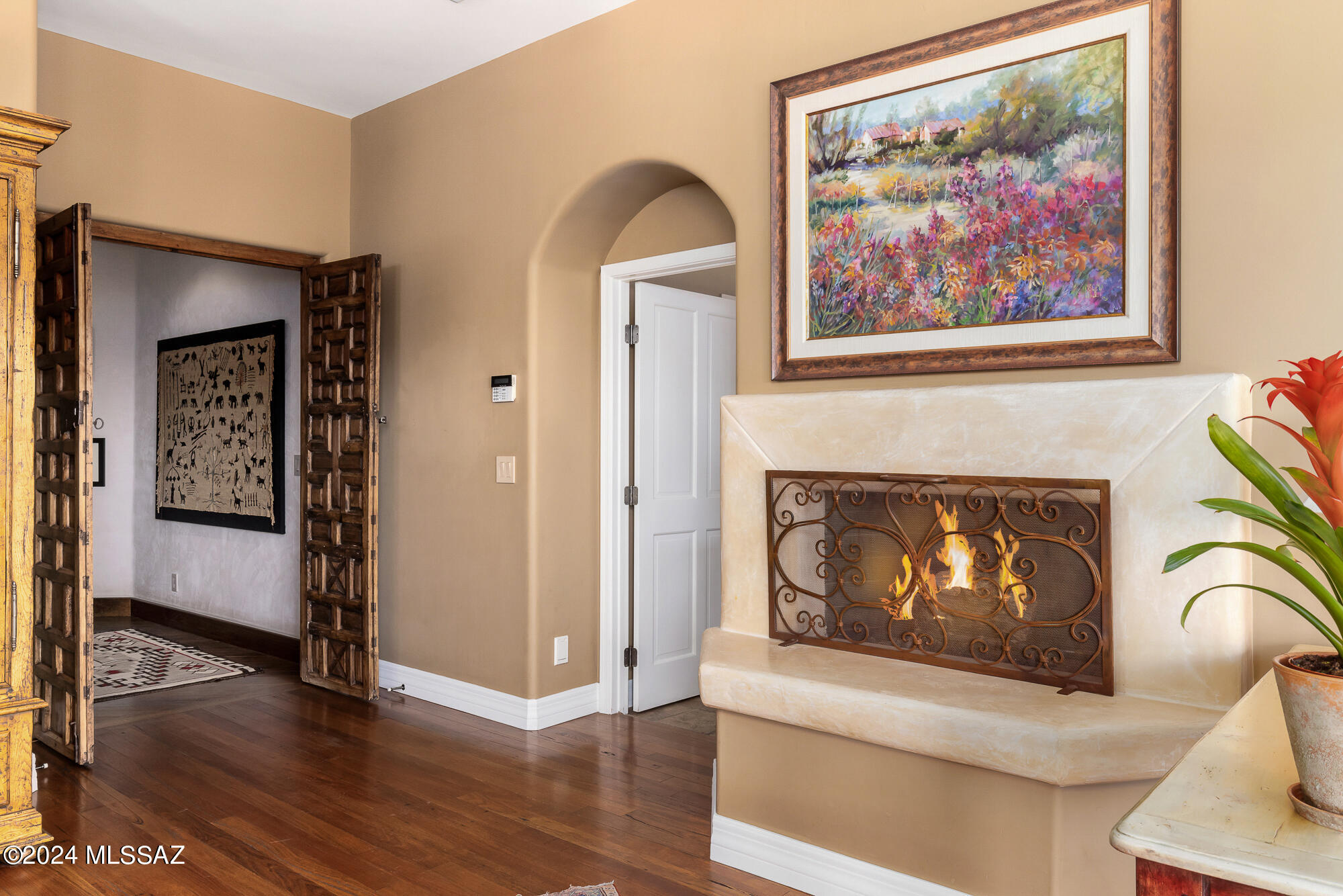 4919 N La Lomita