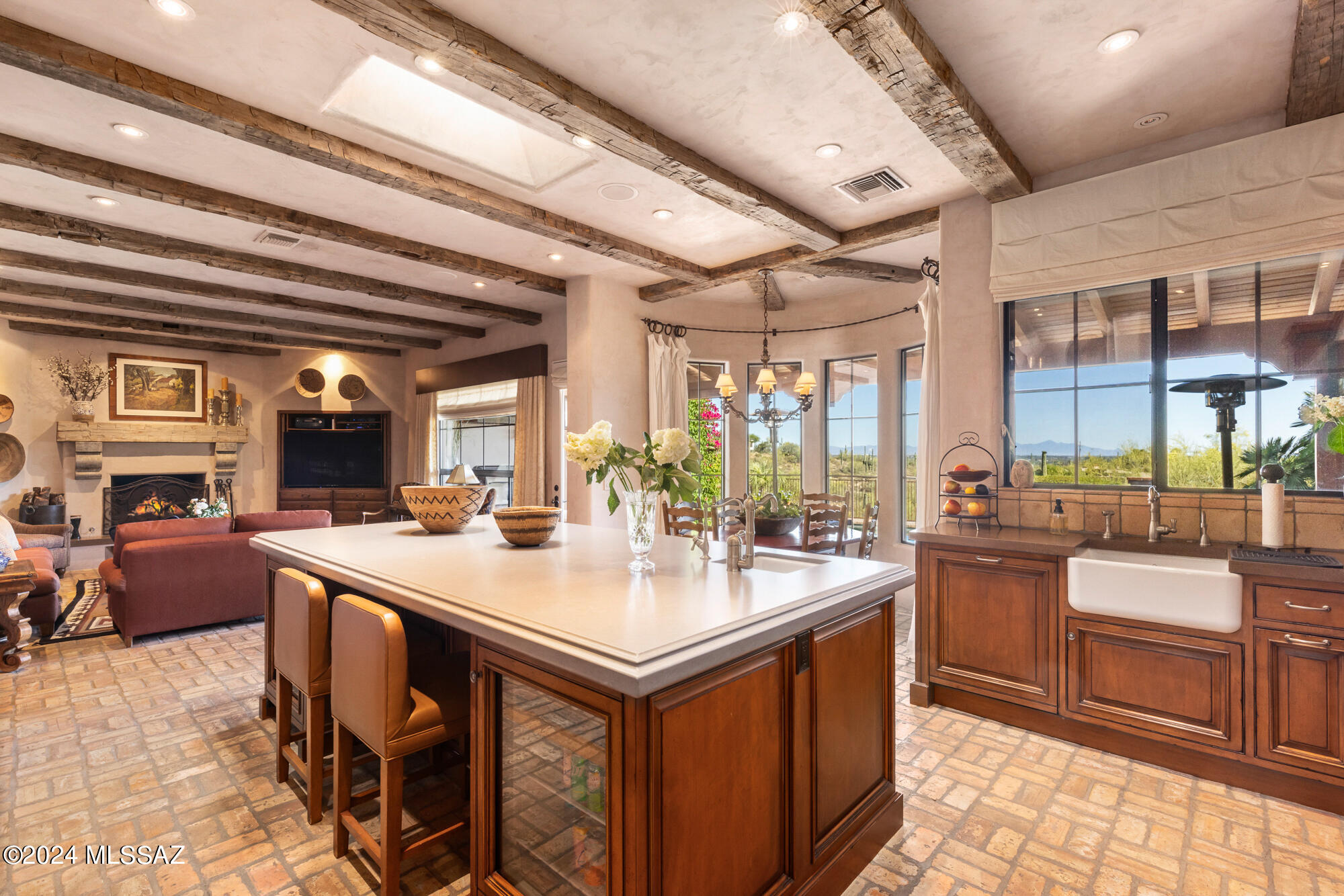 4919 N La Lomita