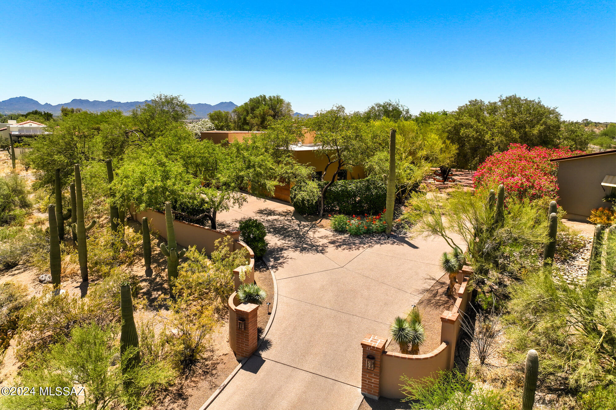 4919 N La Lomita