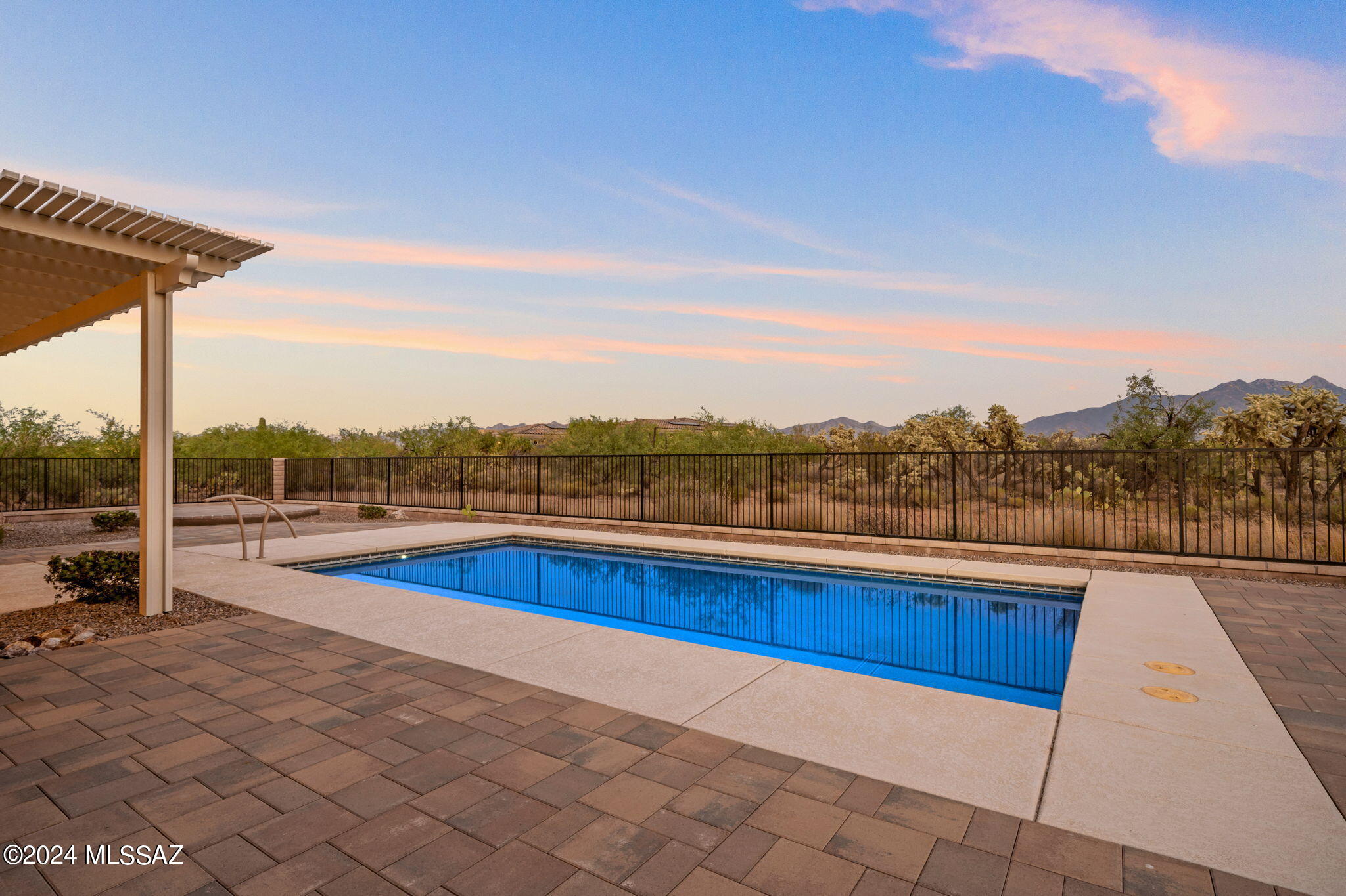 2661 E Old Stone House Trail