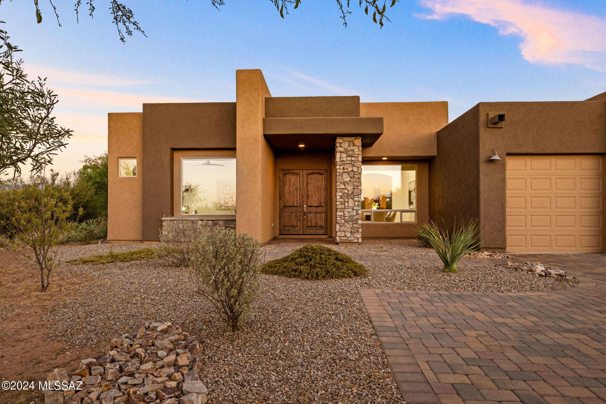 2661 E Old Stone House Trail