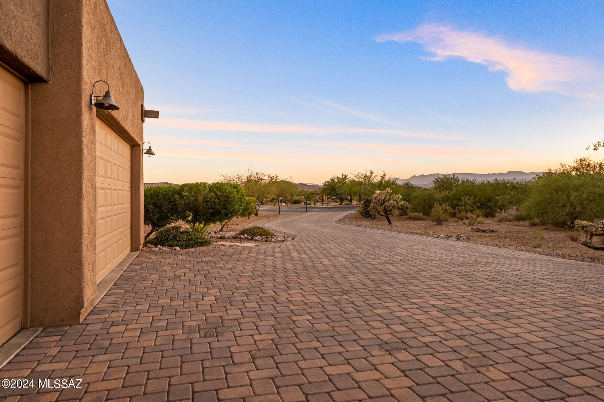 2661 E Old Stone House Trail