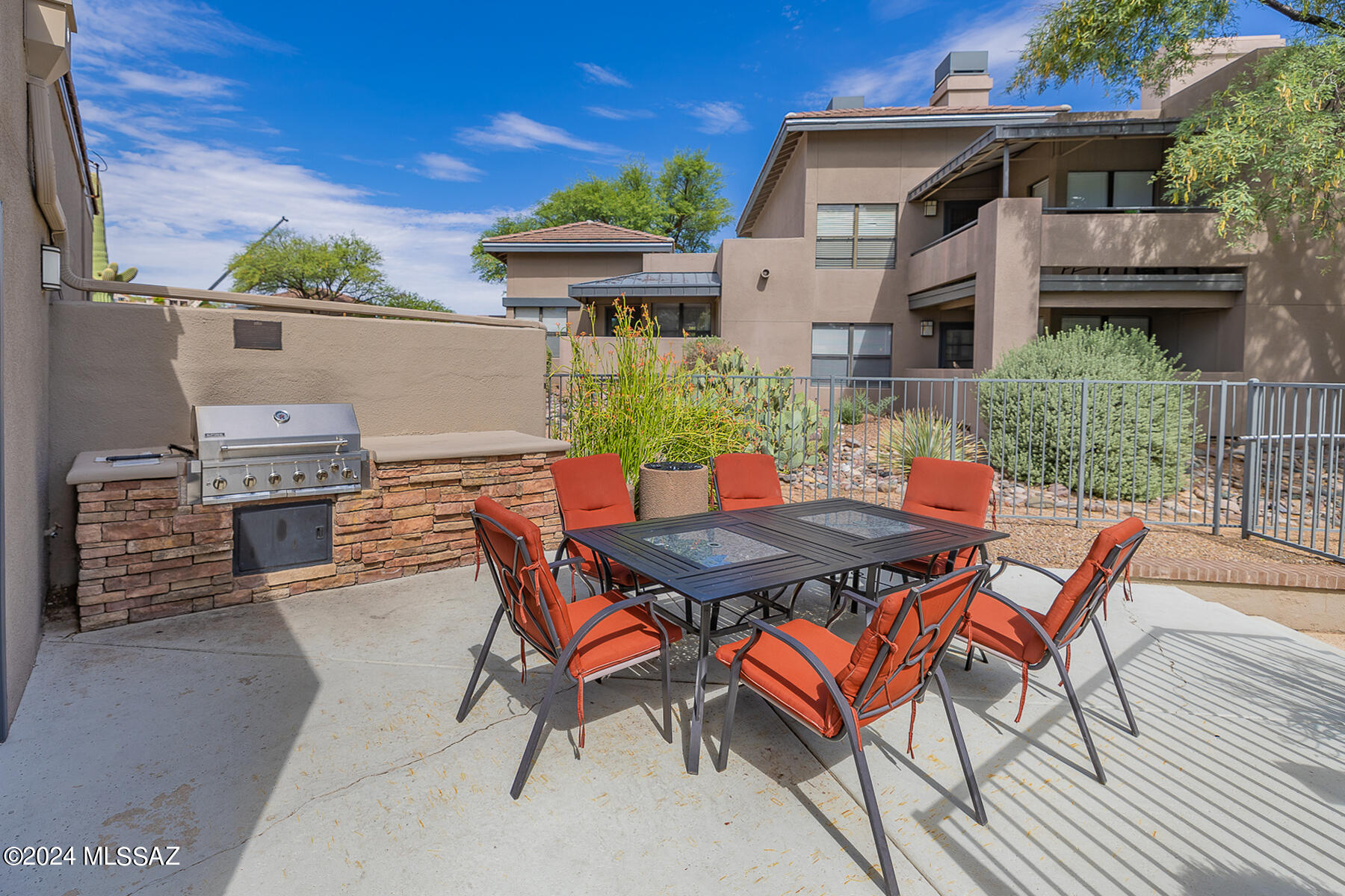 5800 N Kolb Road 7239