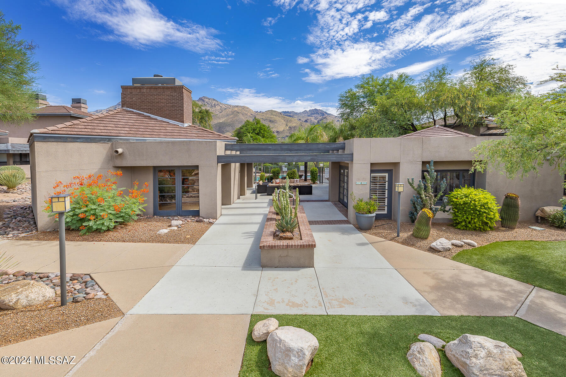 5800 N Kolb Road 7239