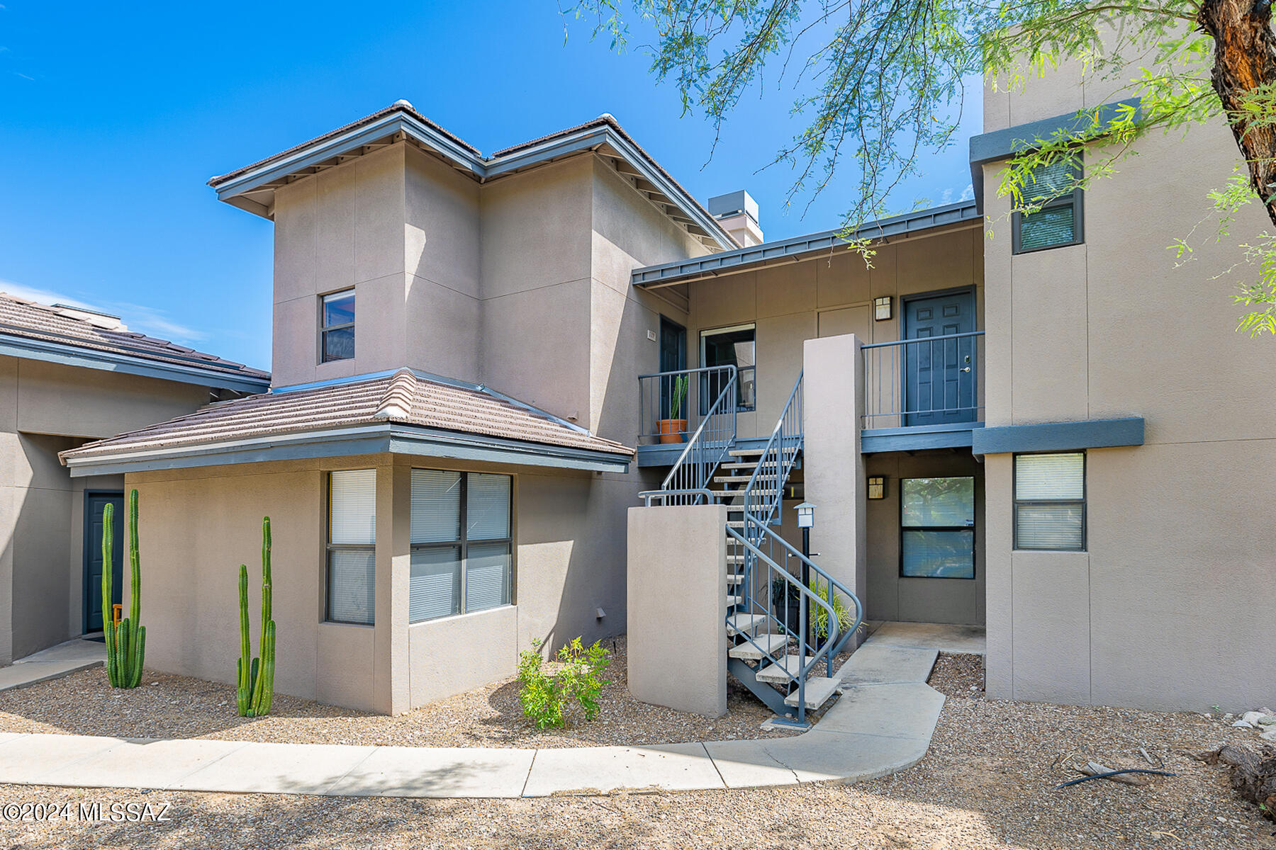 5800 N Kolb Road 7239