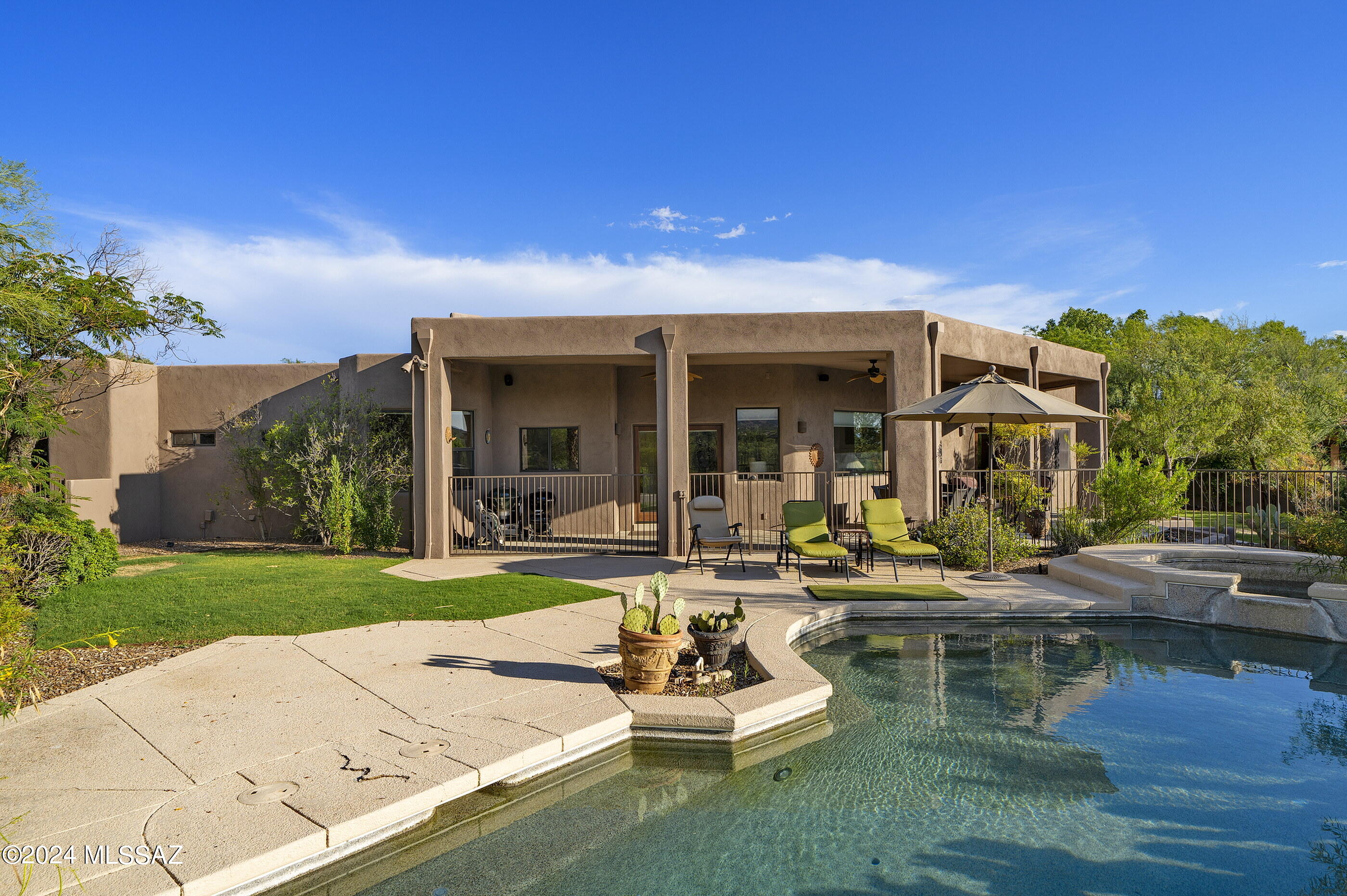 5471 N Paseo Pescado