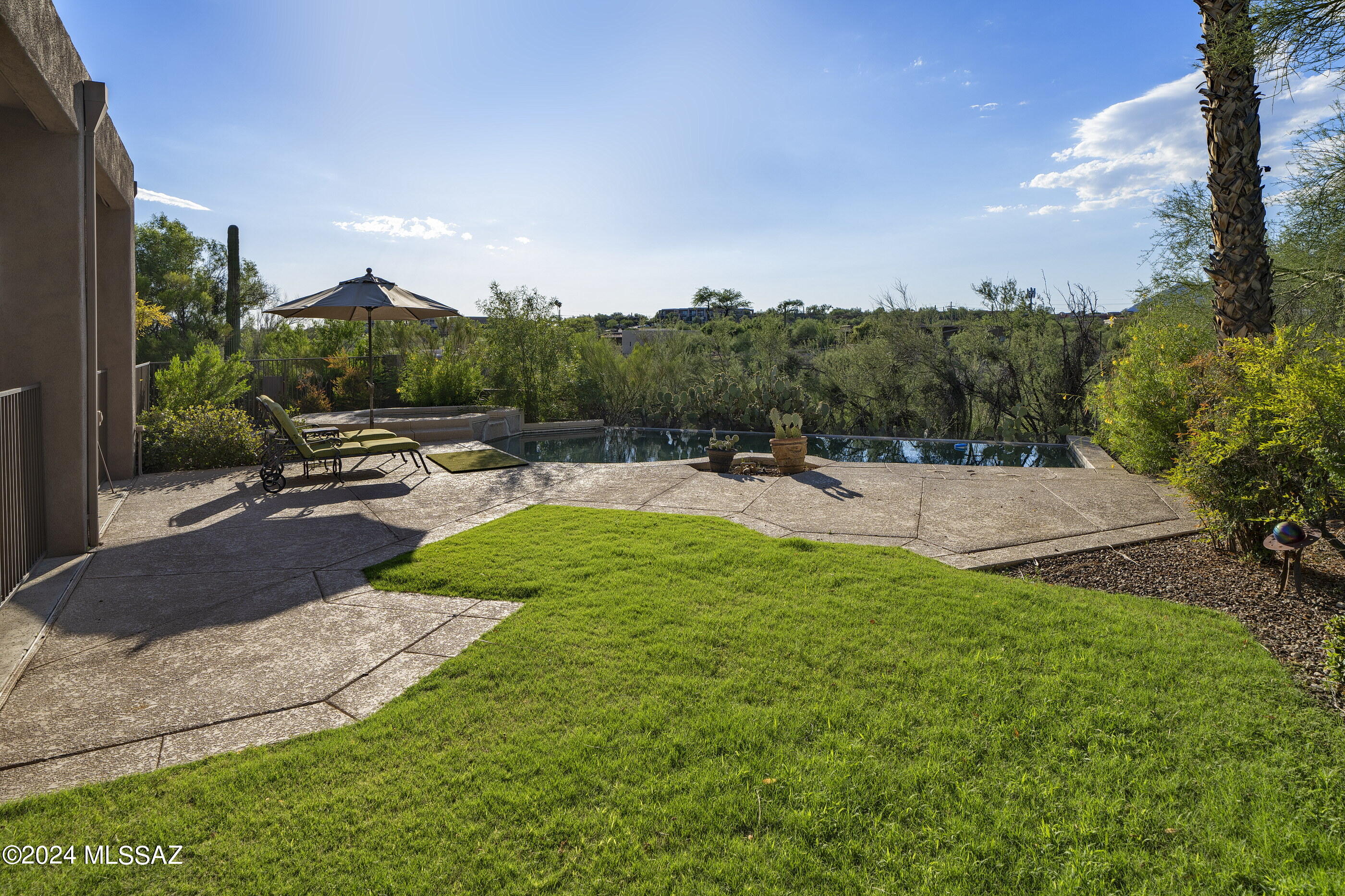 5471 N Paseo Pescado