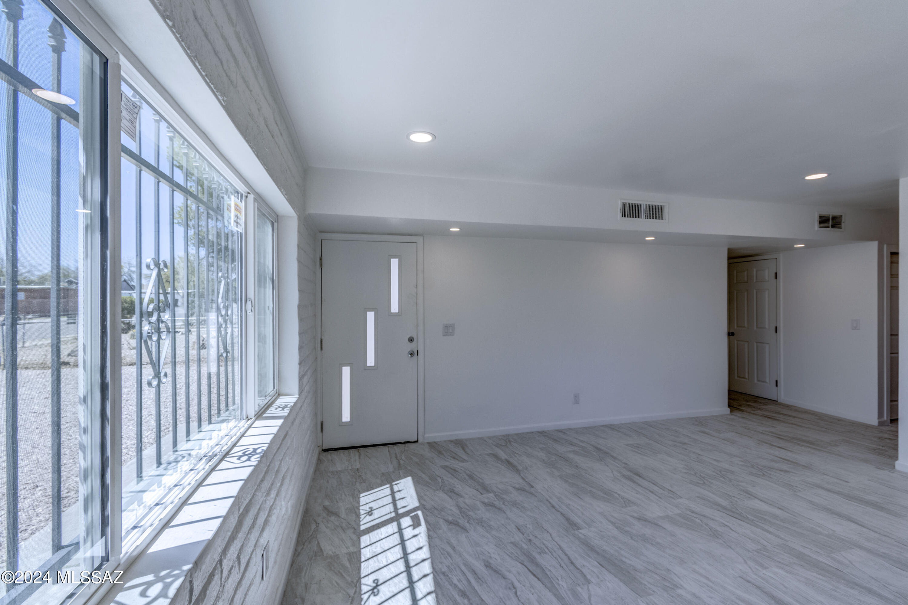 2948 W Maxine Circle