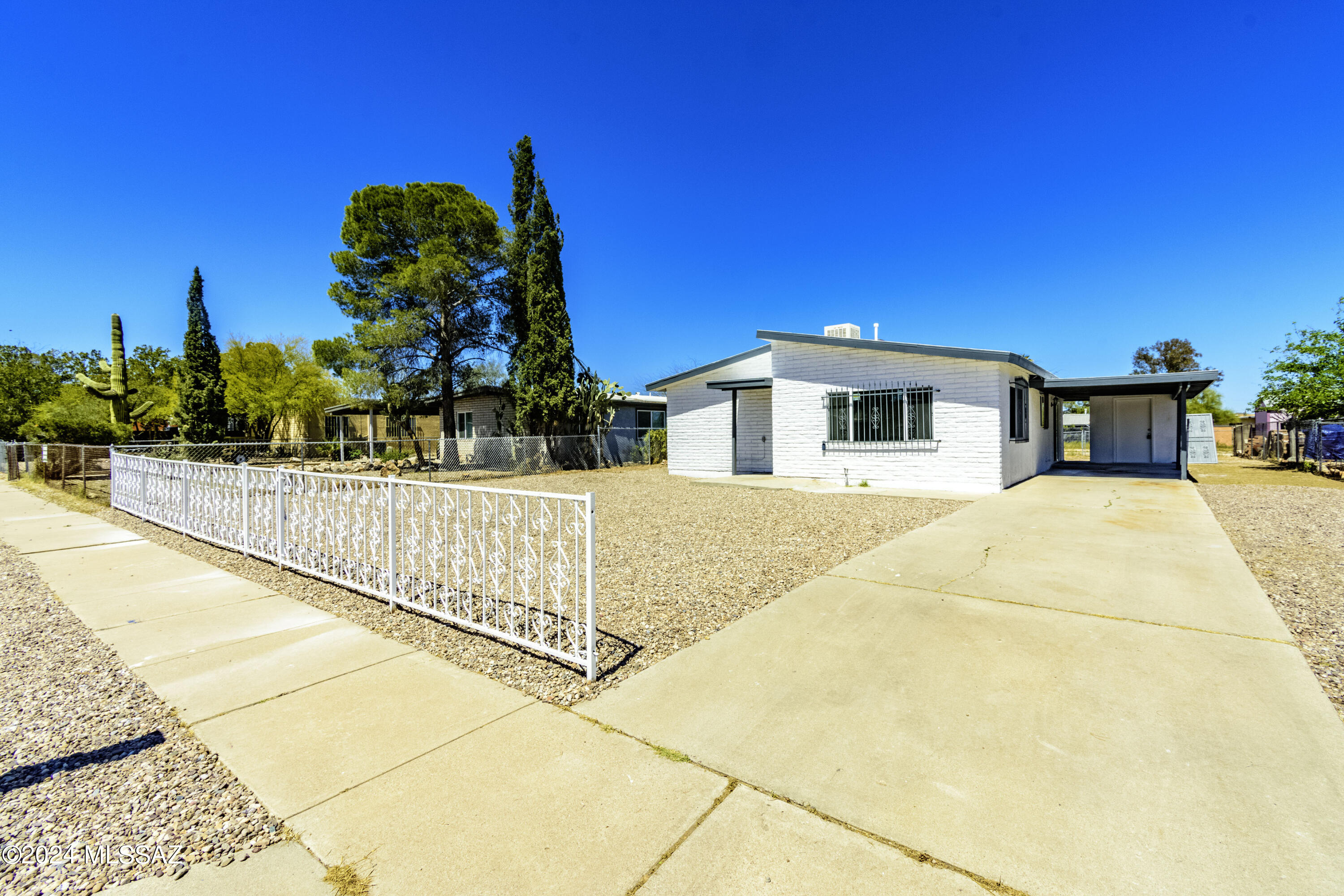 2948 W Maxine Circle
