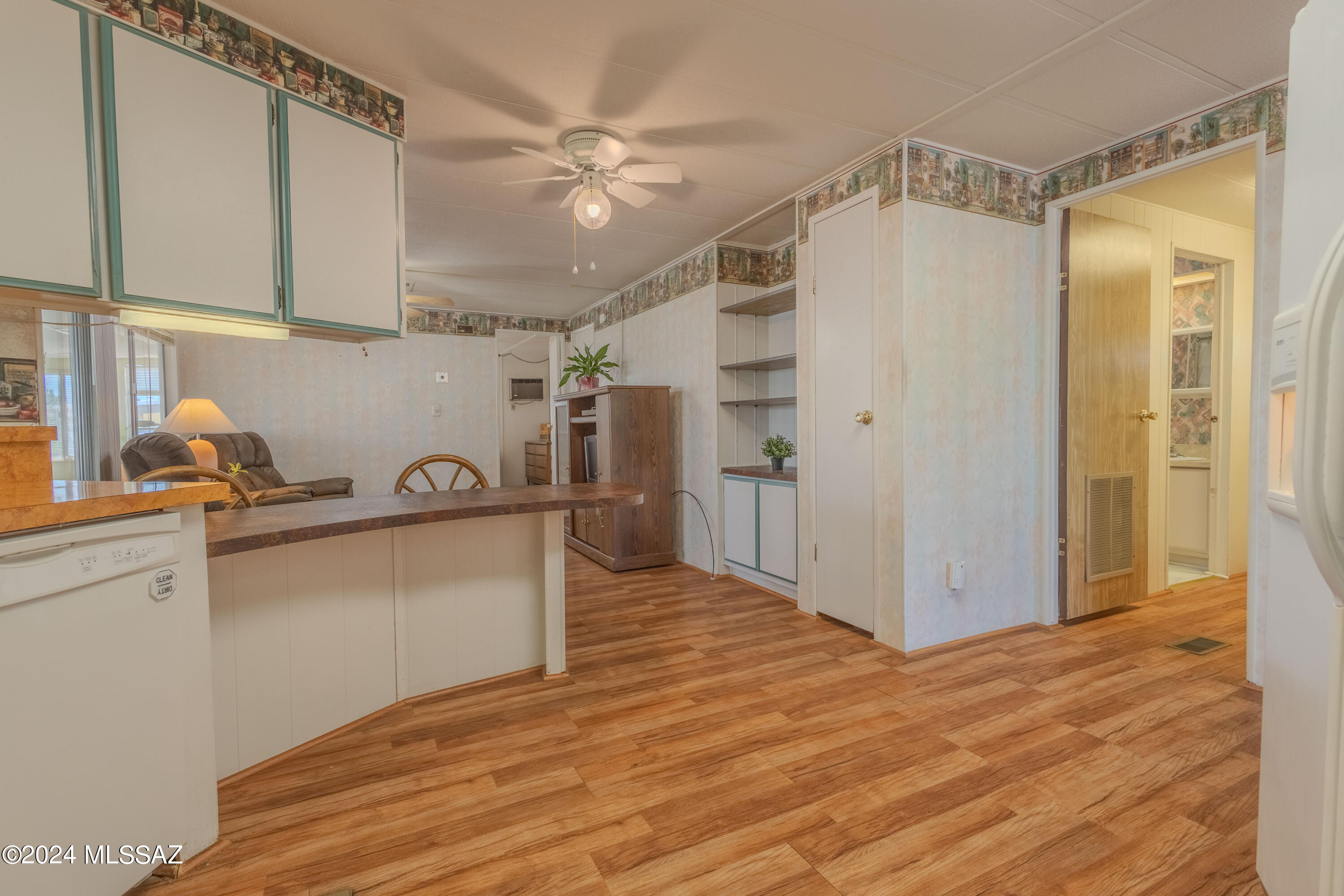 241 W Cumaro Drive