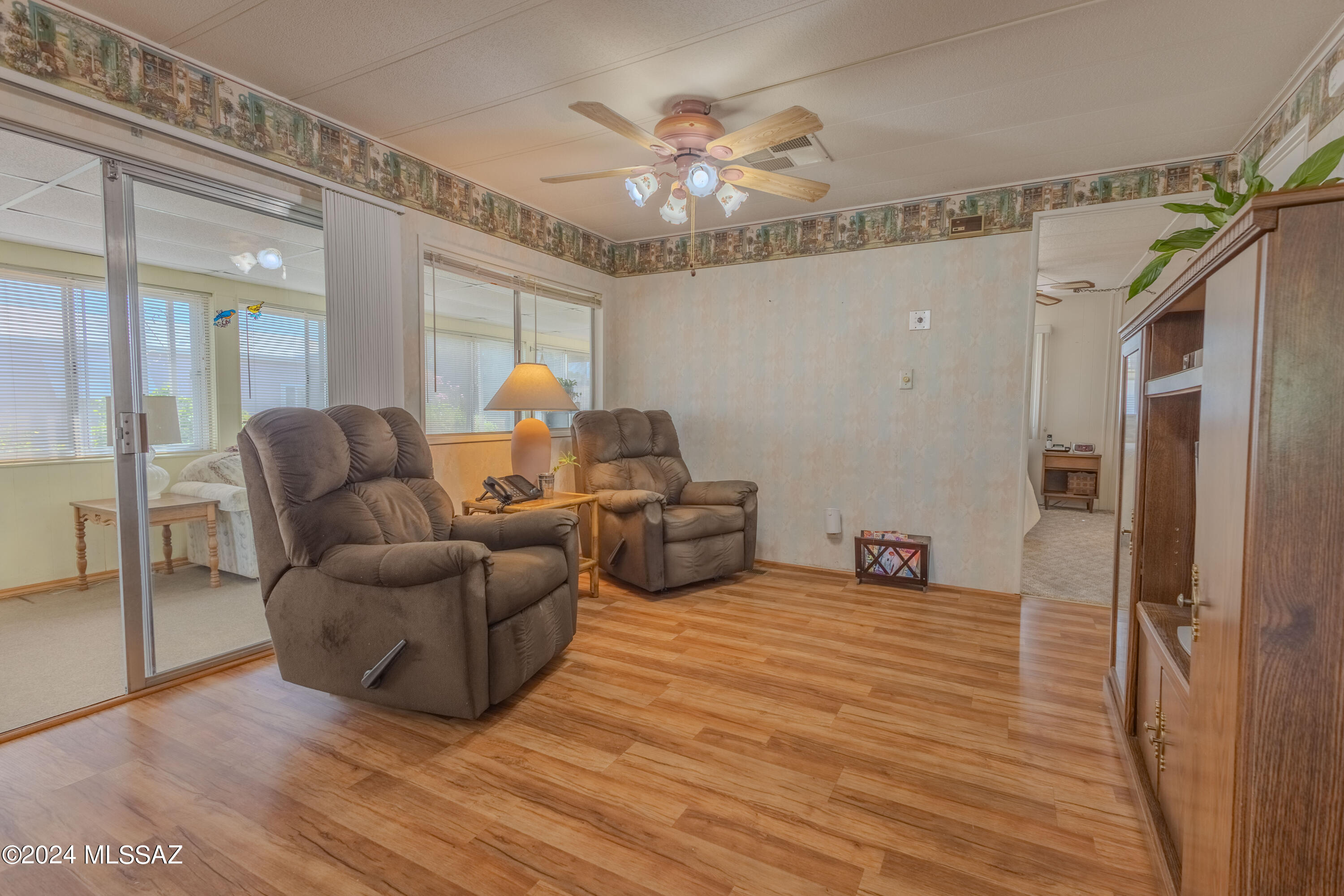 241 W Cumaro Drive